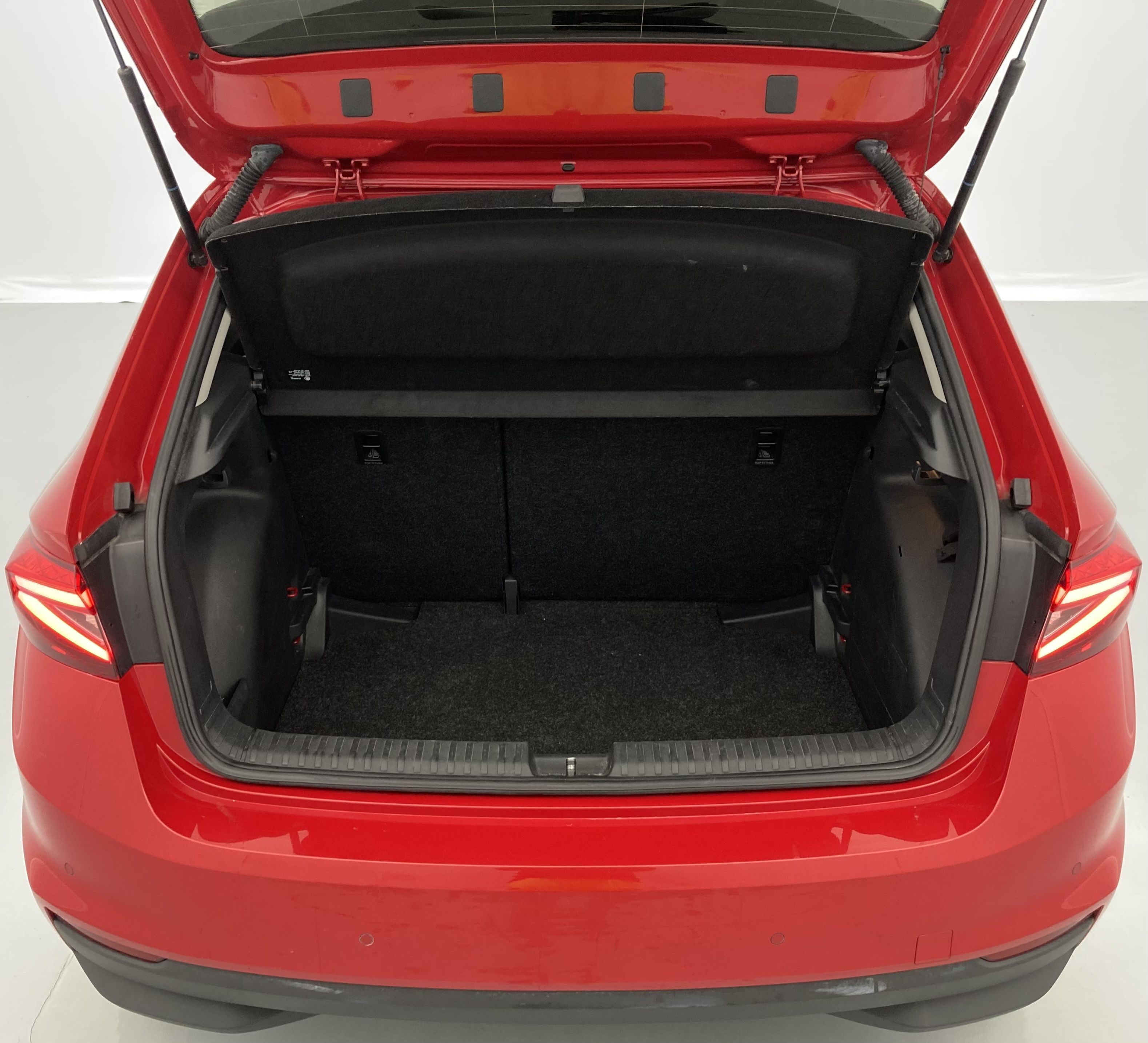 skoda fabia selection 1.0 MPI 80 2024 rojo velvet 22