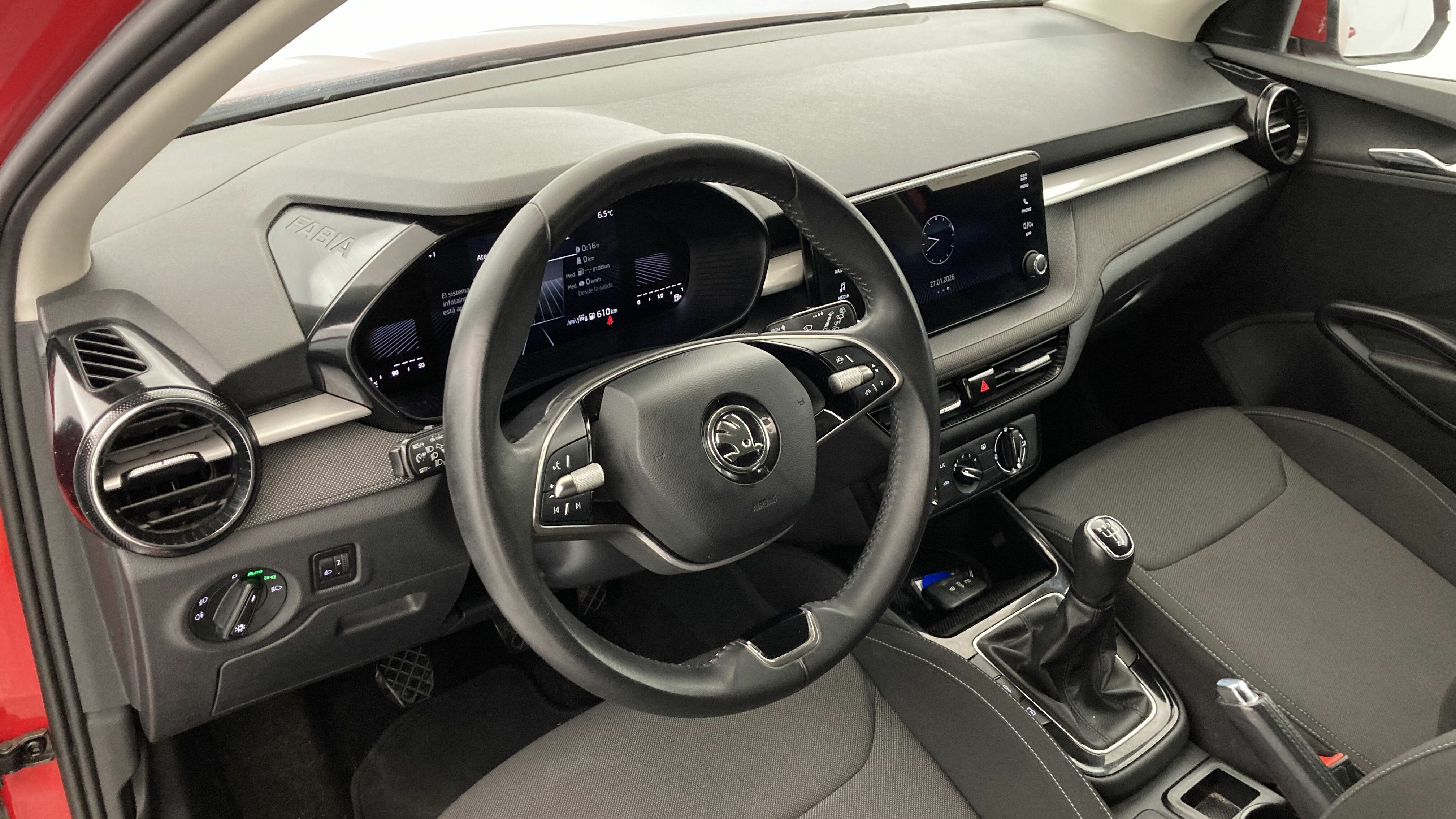 skoda fabia selection 1.0 MPI 80 2024 rojo velvet 14
