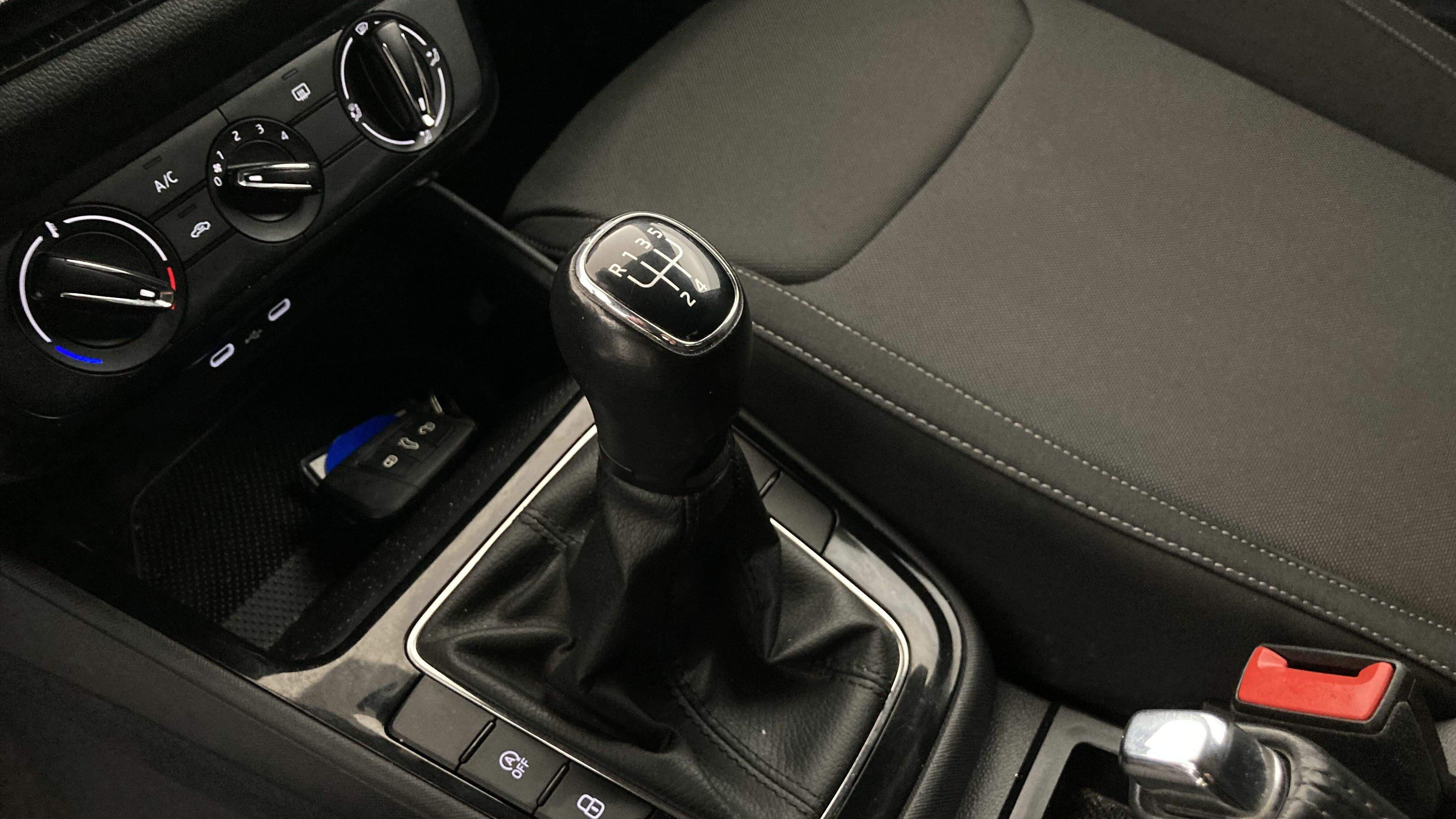 skoda fabia selection 1.0 MPI 80 2024 rojo velvet 19