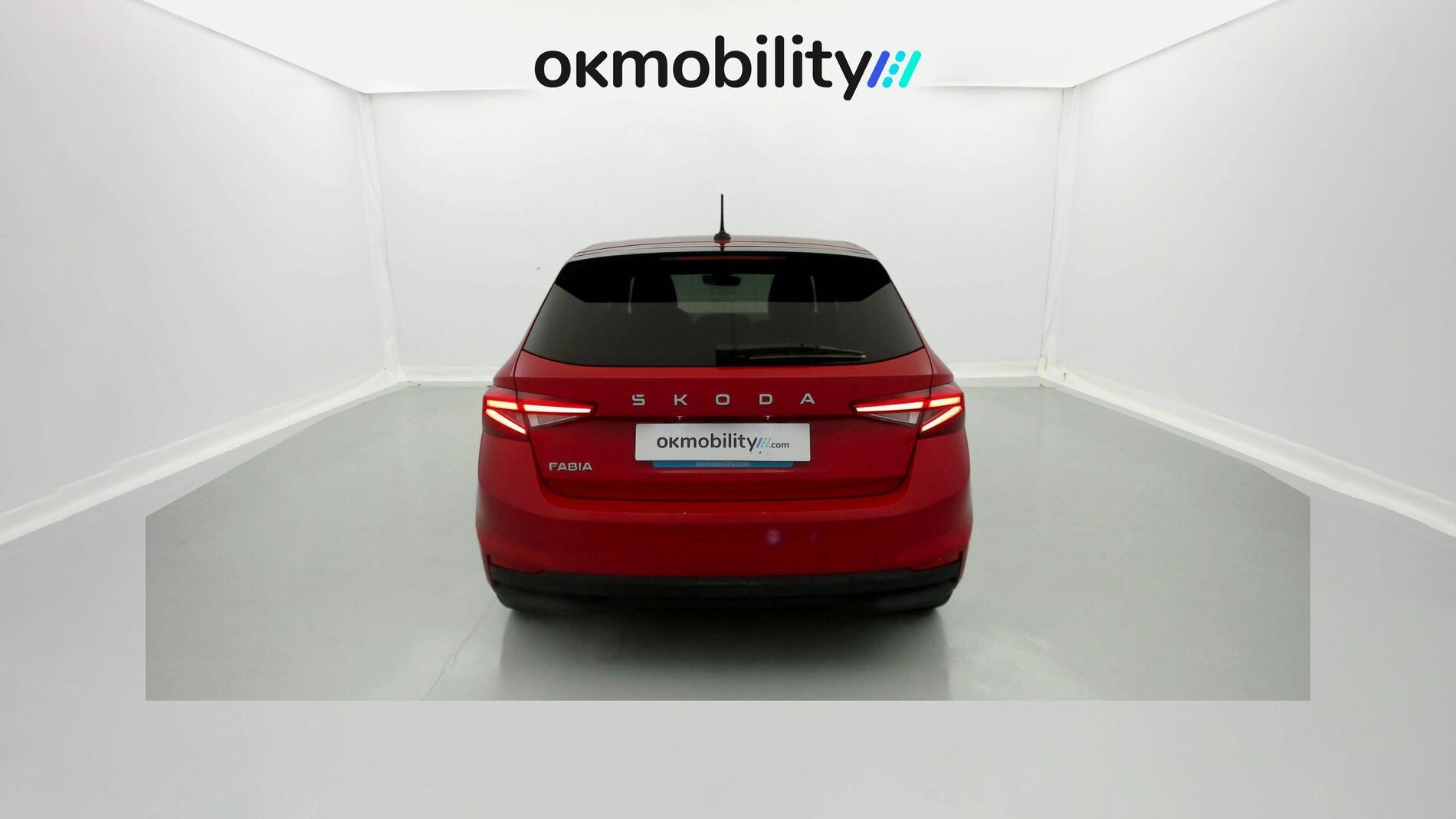 skoda fabia selection 1.0 MPI 80 2024 rojo velvet 9