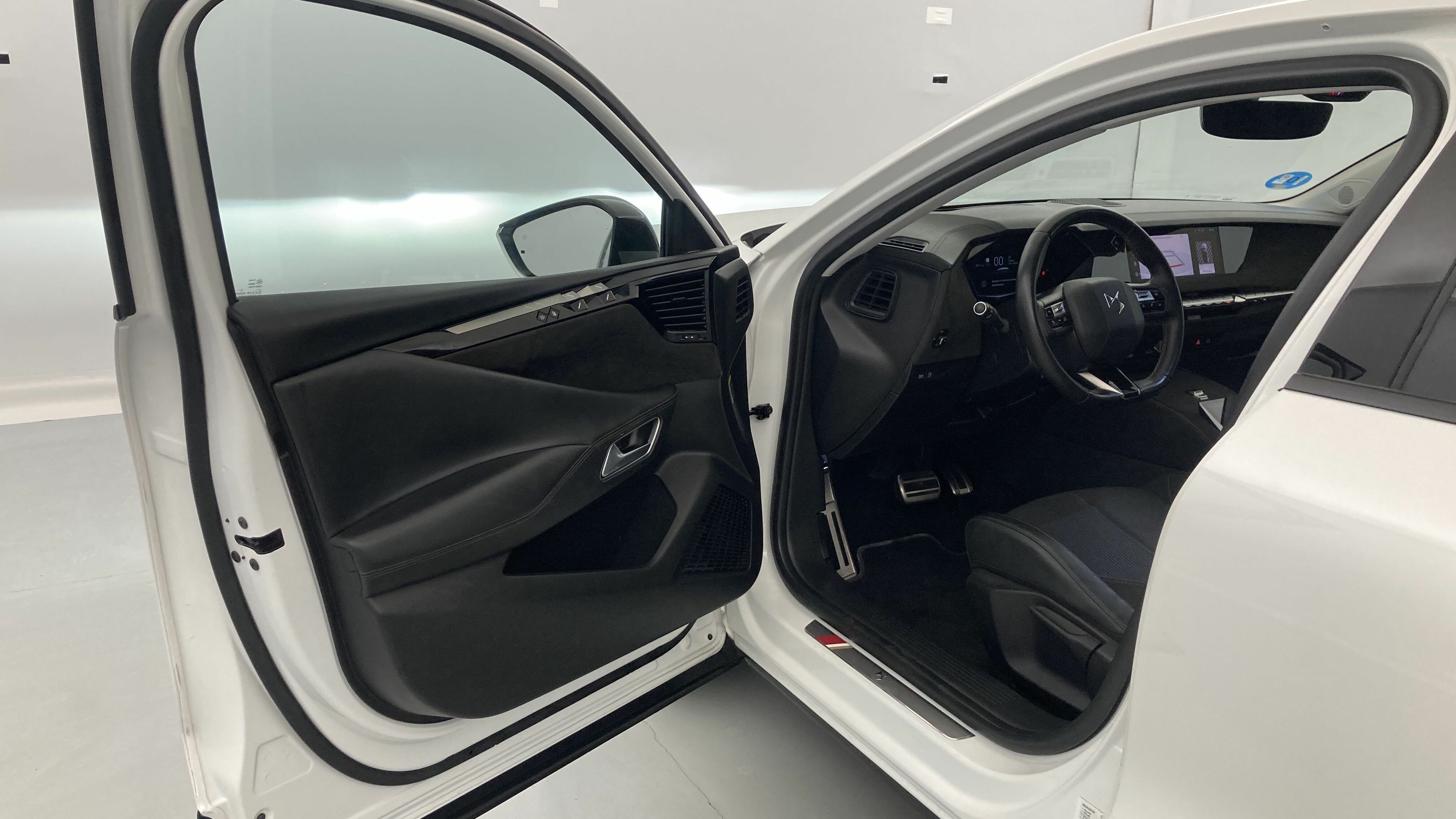 ds ds4 performance line + E-TENSE 225 CA 2023 blanco nacarado 14