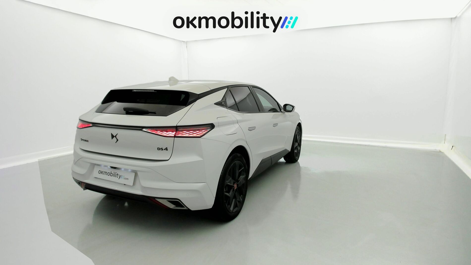 ds ds4 performance line + E-TENSE 225 CA 2023 blanco nacarado 12