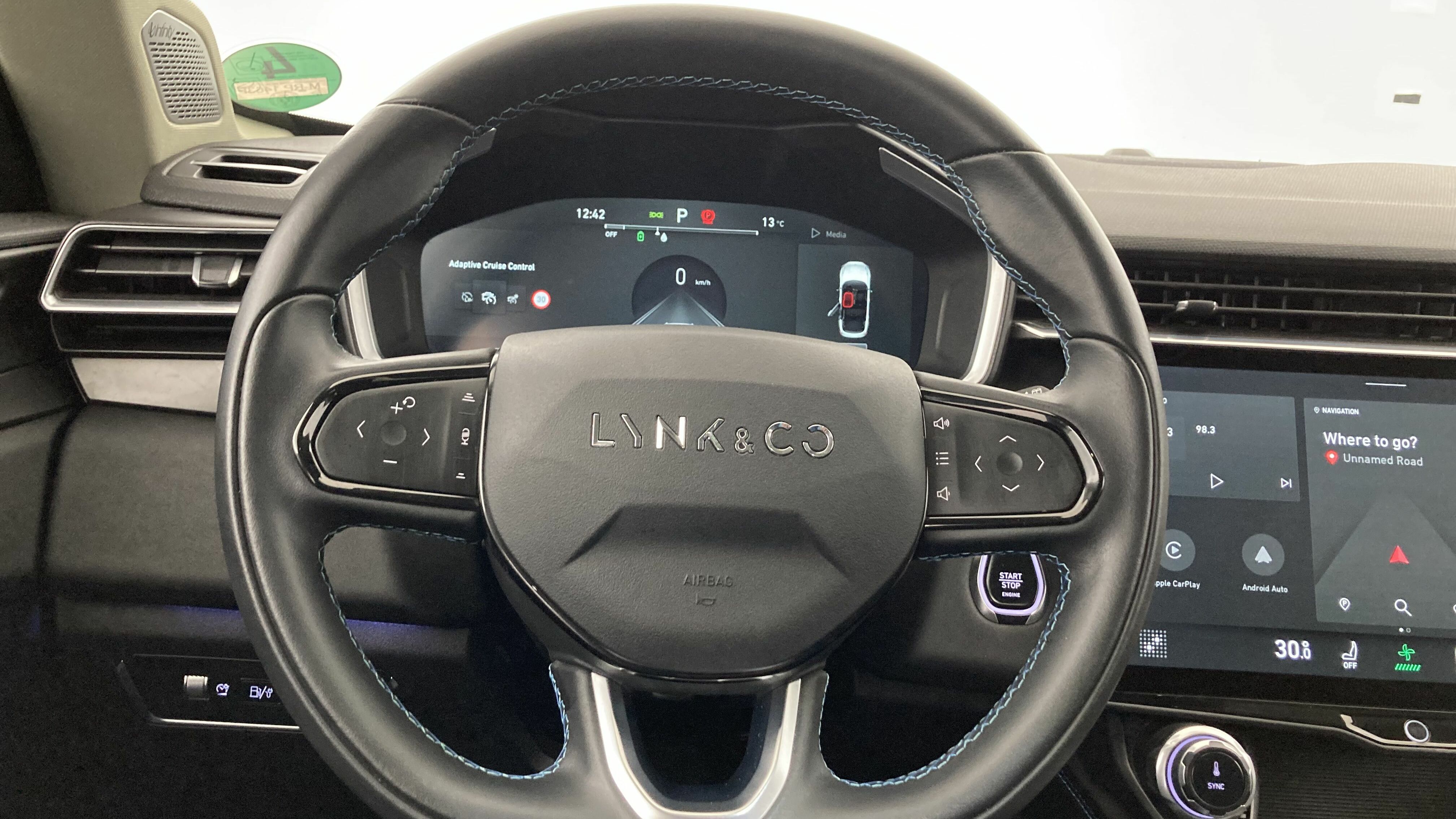 lynk&co 1 nv 1.5 PHEV 261 2022 black 18