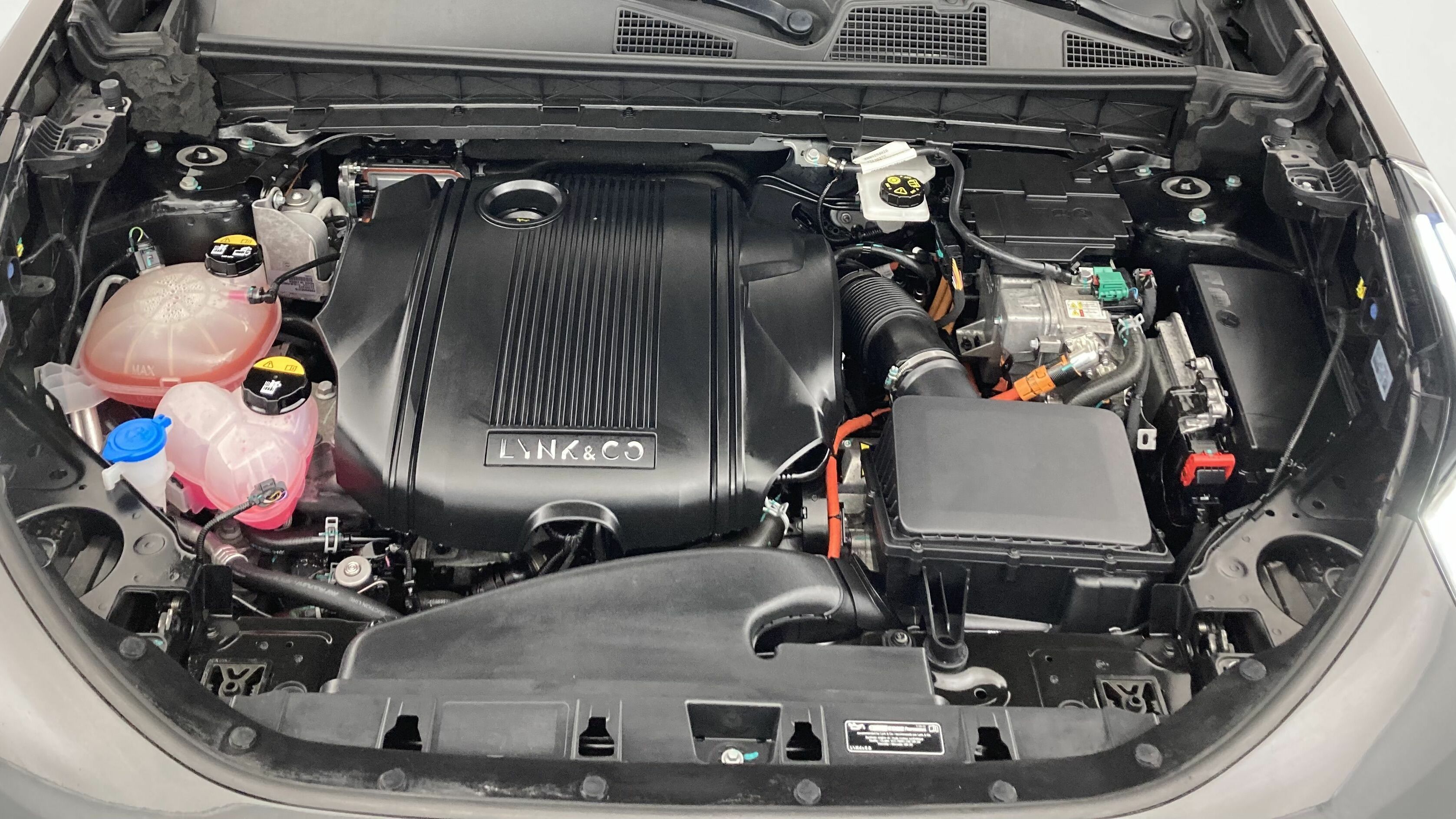 lynk&co 1 nv 1.5 PHEV 261 2022 black 26