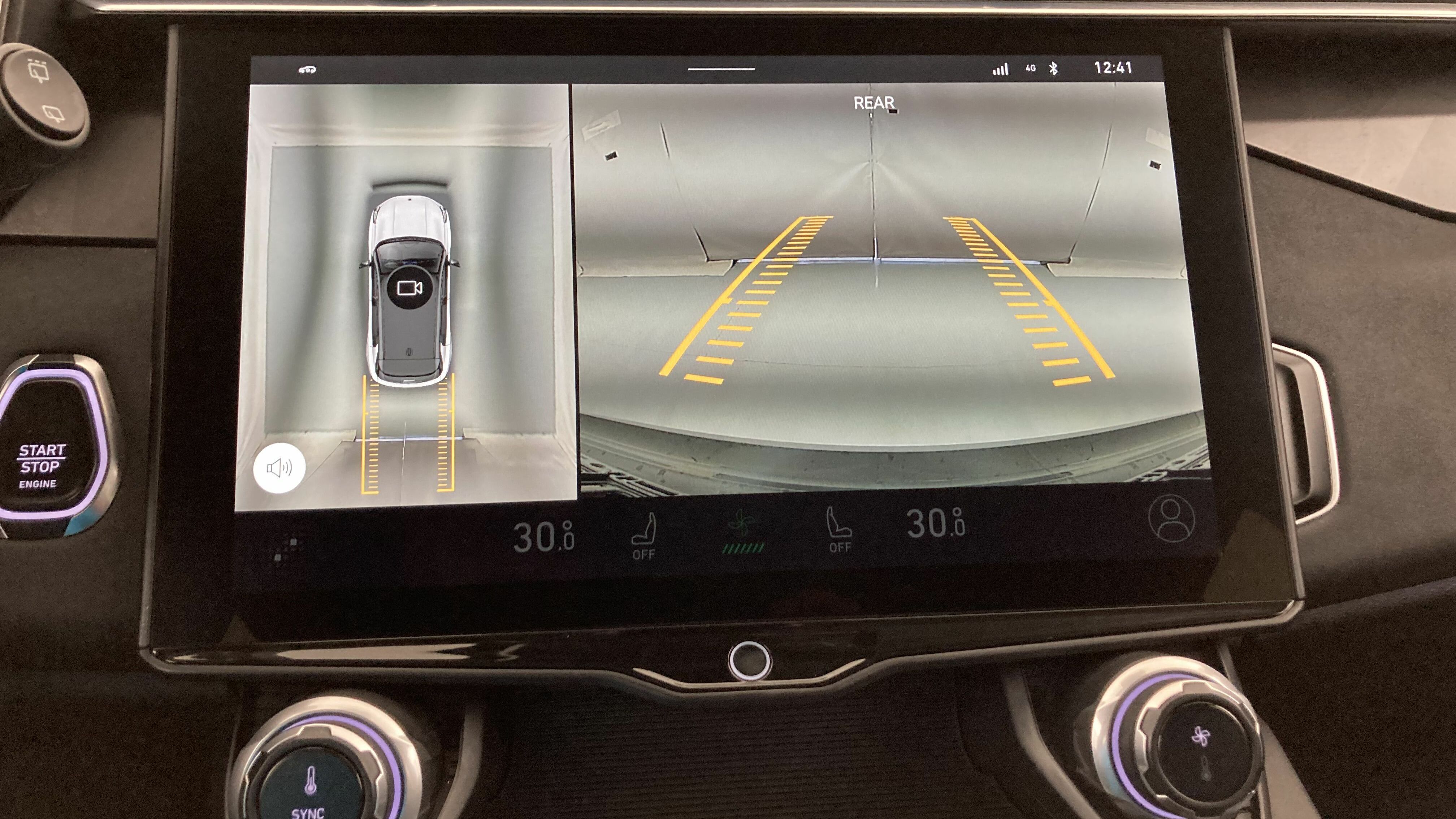 lynk&co 1 nv 1.5 PHEV 261 2022 black 32