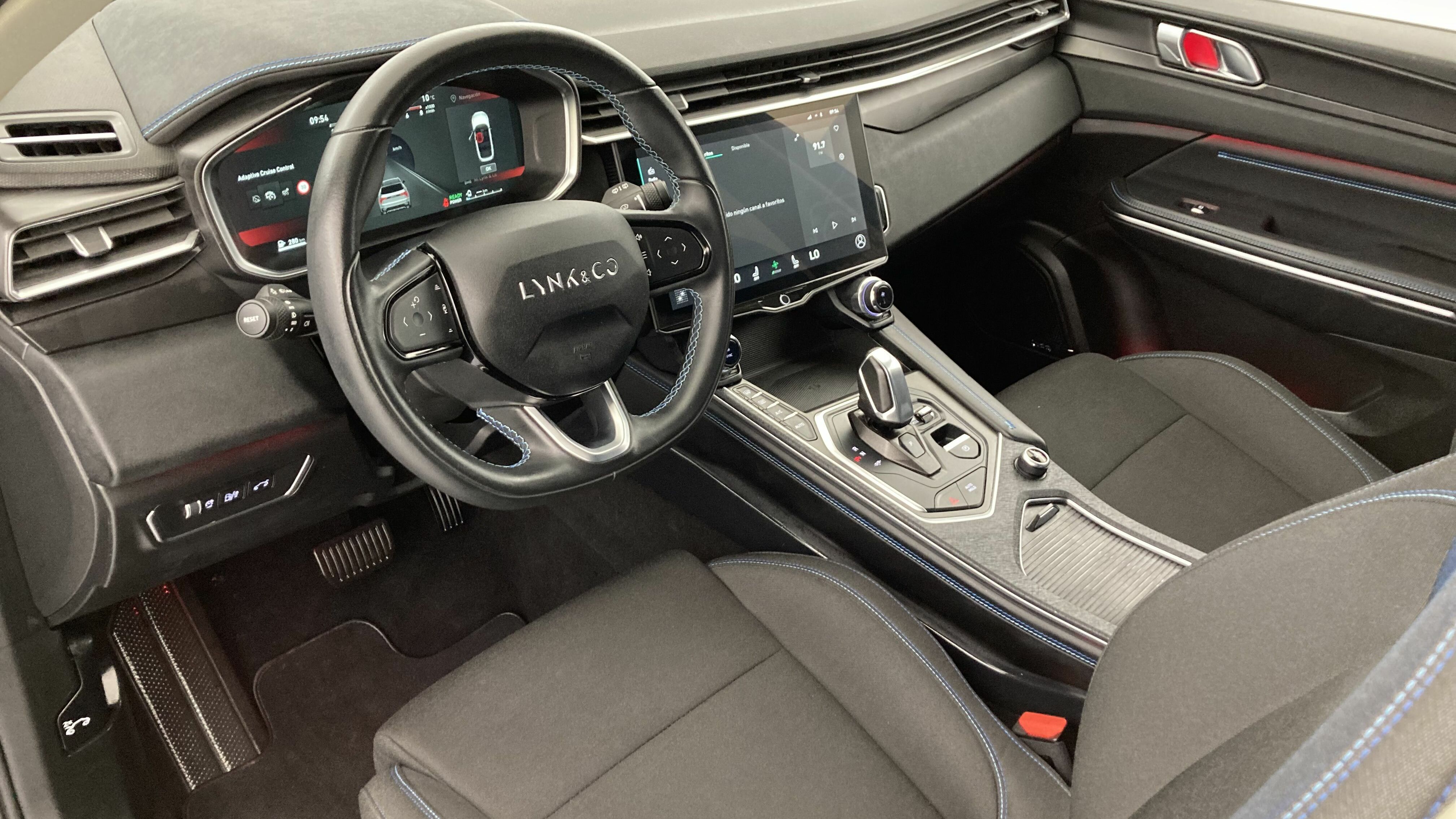 lynk&co 1 nv 1.5 PHEV 261 2022 black 16