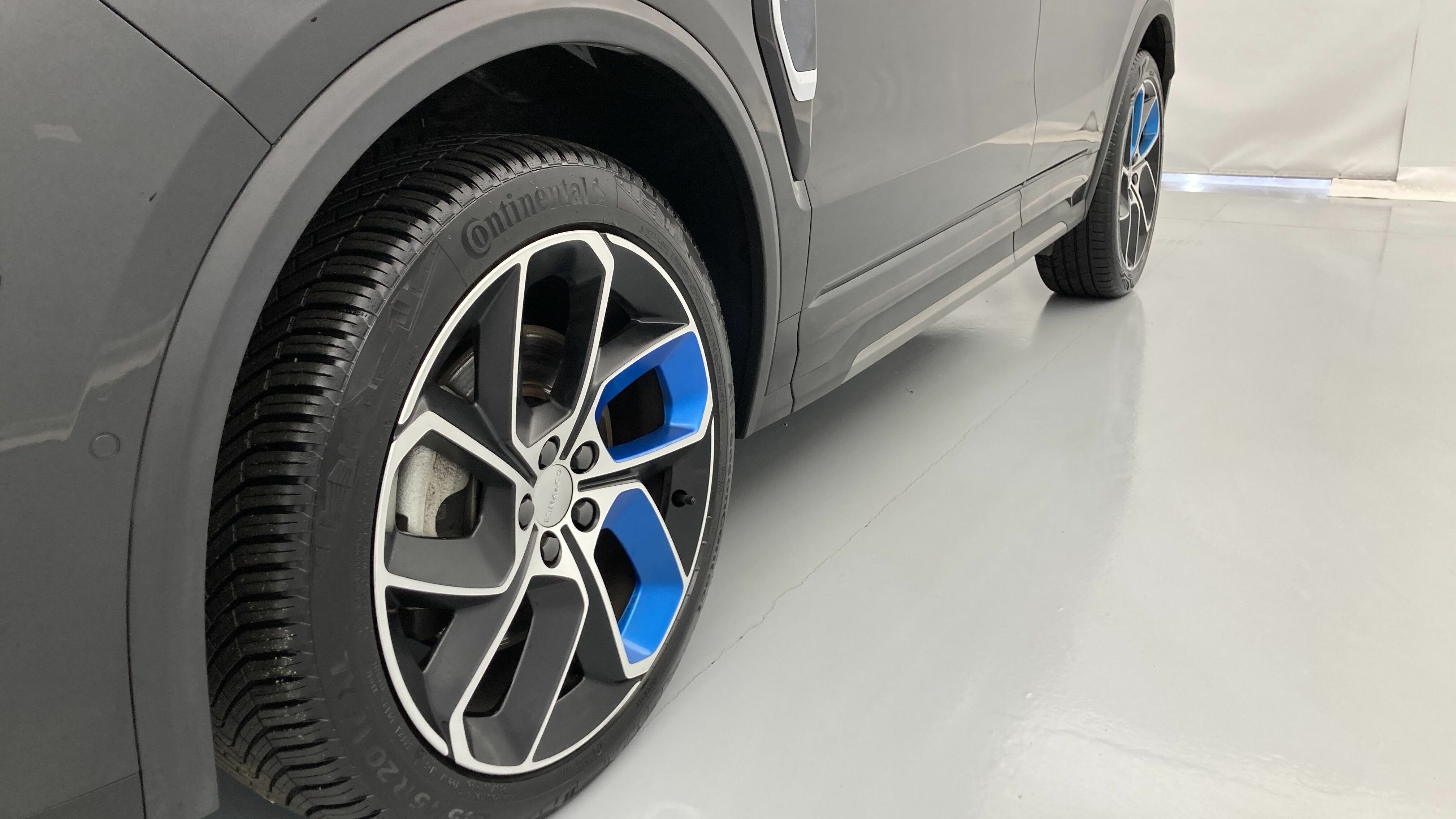 lynk&co 1 nv 1.5 PHEV 261 2022 black 27