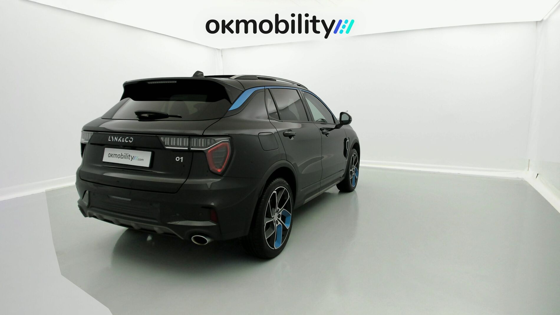 lynk&co 1 nv 1.5 PHEV 261 2022 black 12