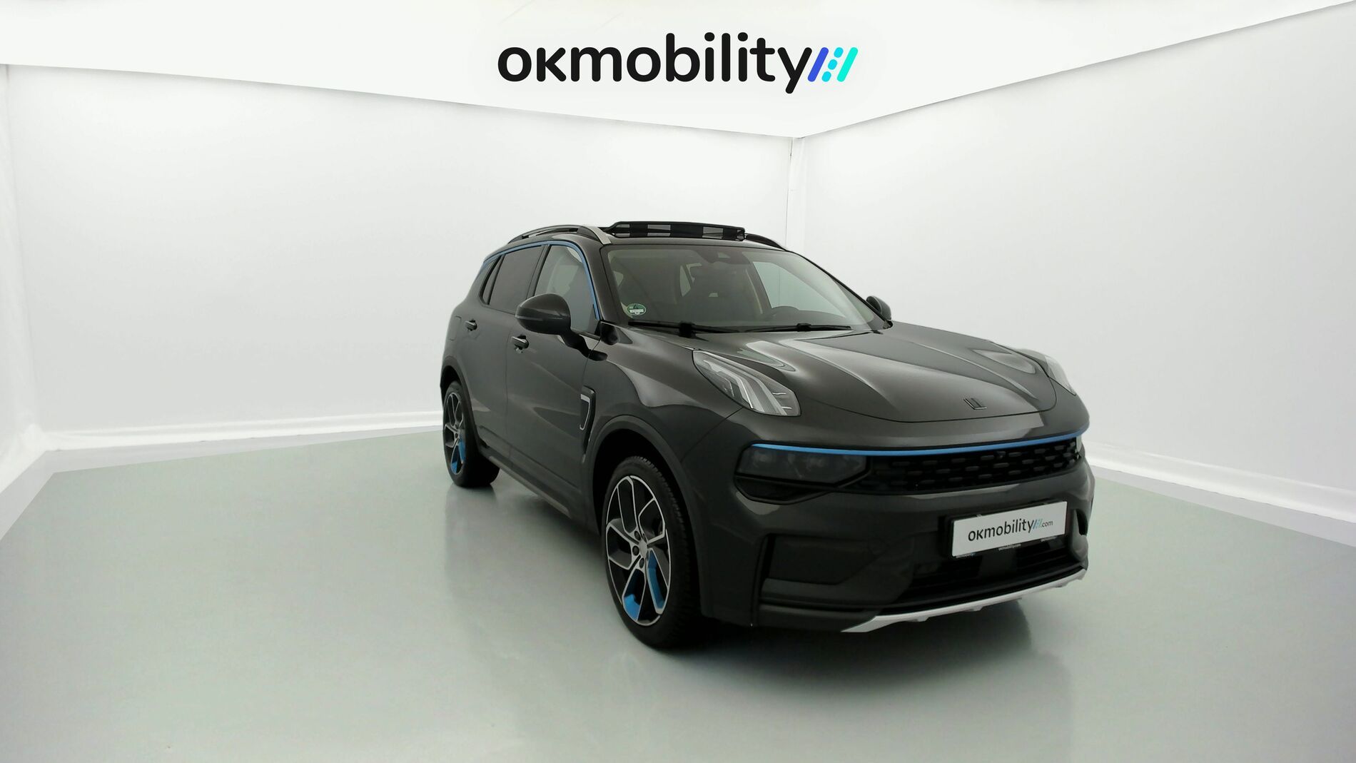 lynk&co 1 nv 1.5 PHEV 261 2022 black 3
