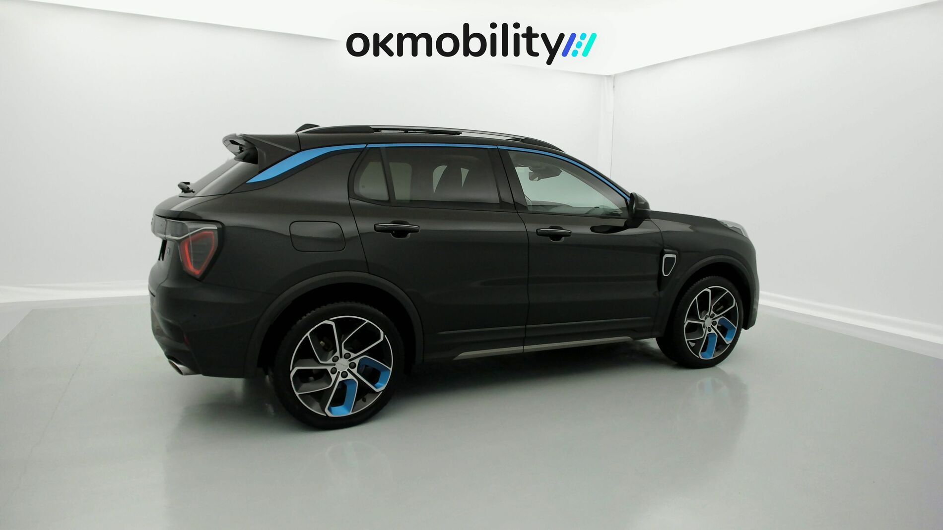 lynk&co 1 nv 1.5 PHEV 261 2022 black 13