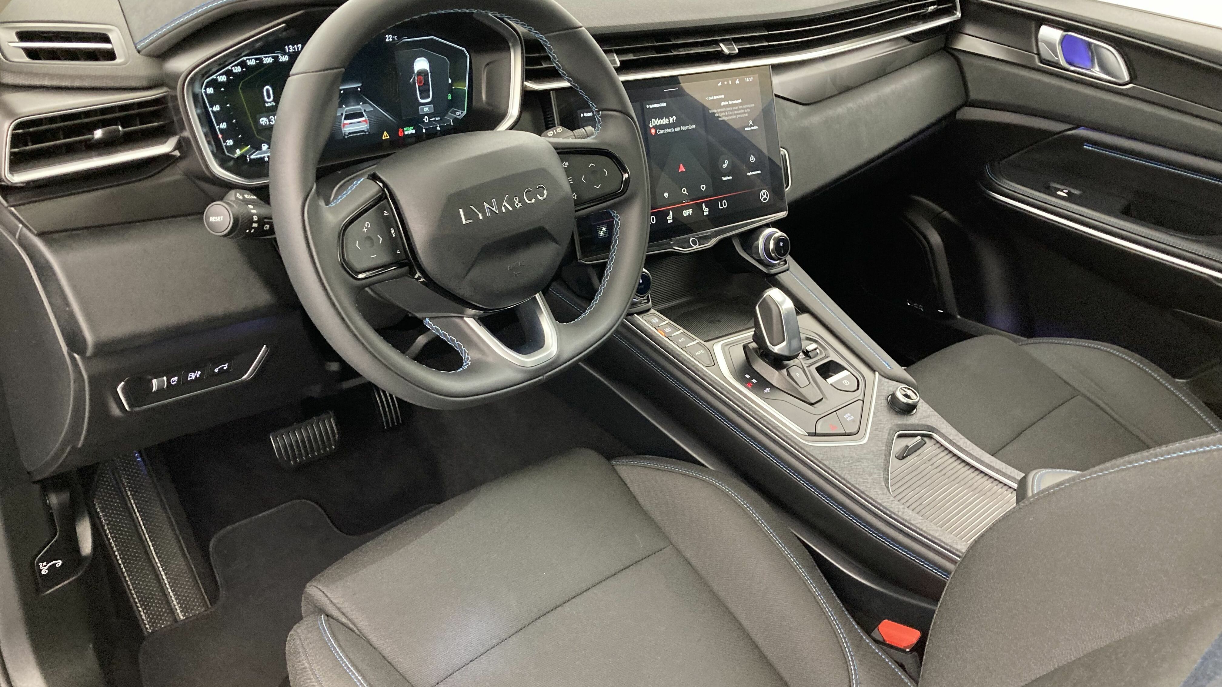 lynk&co 1 nv 1.5 PHEV 261 2022 black 16