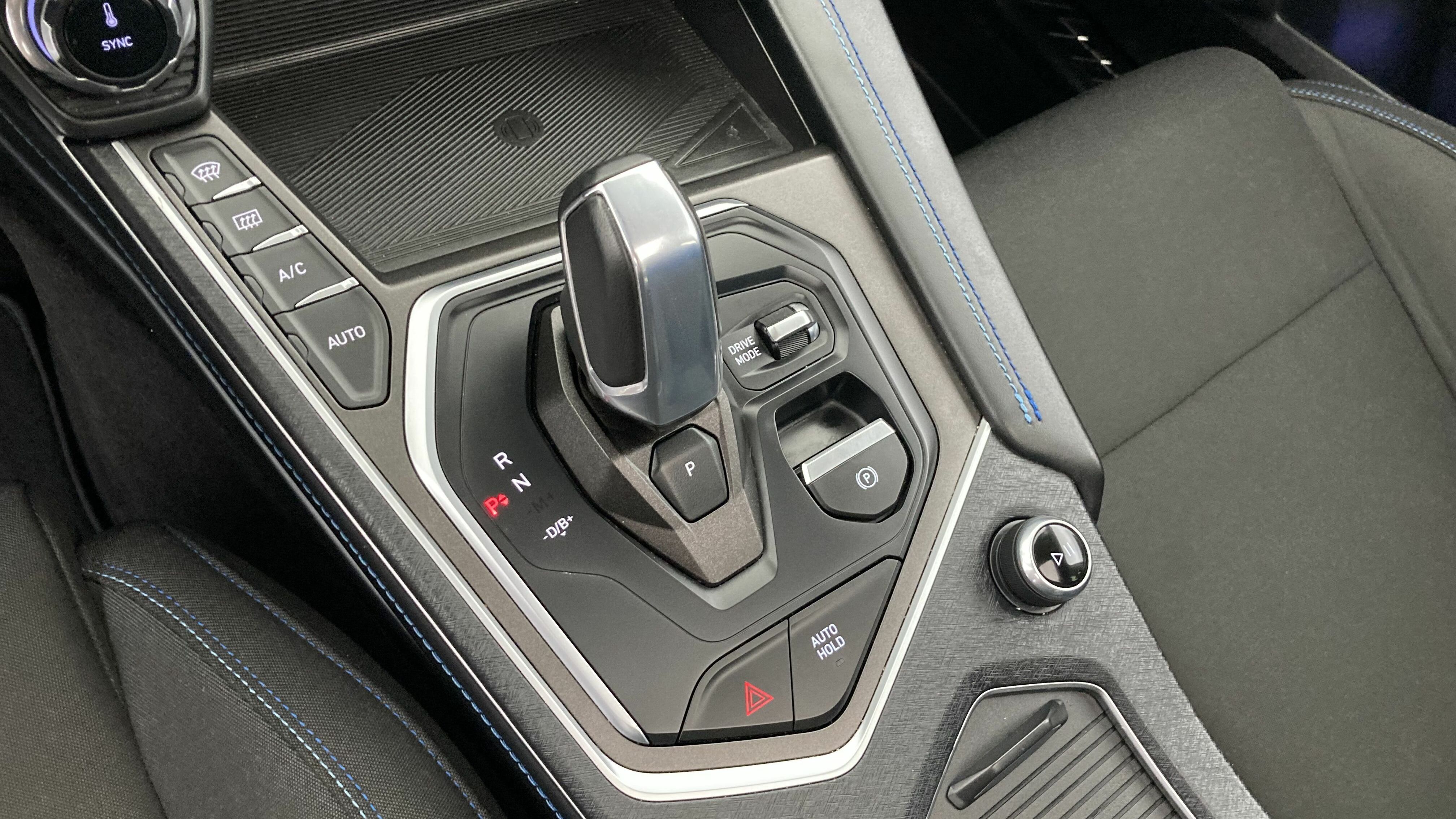 lynk&co 1 nv 1.5 PHEV 261 2022 black 21