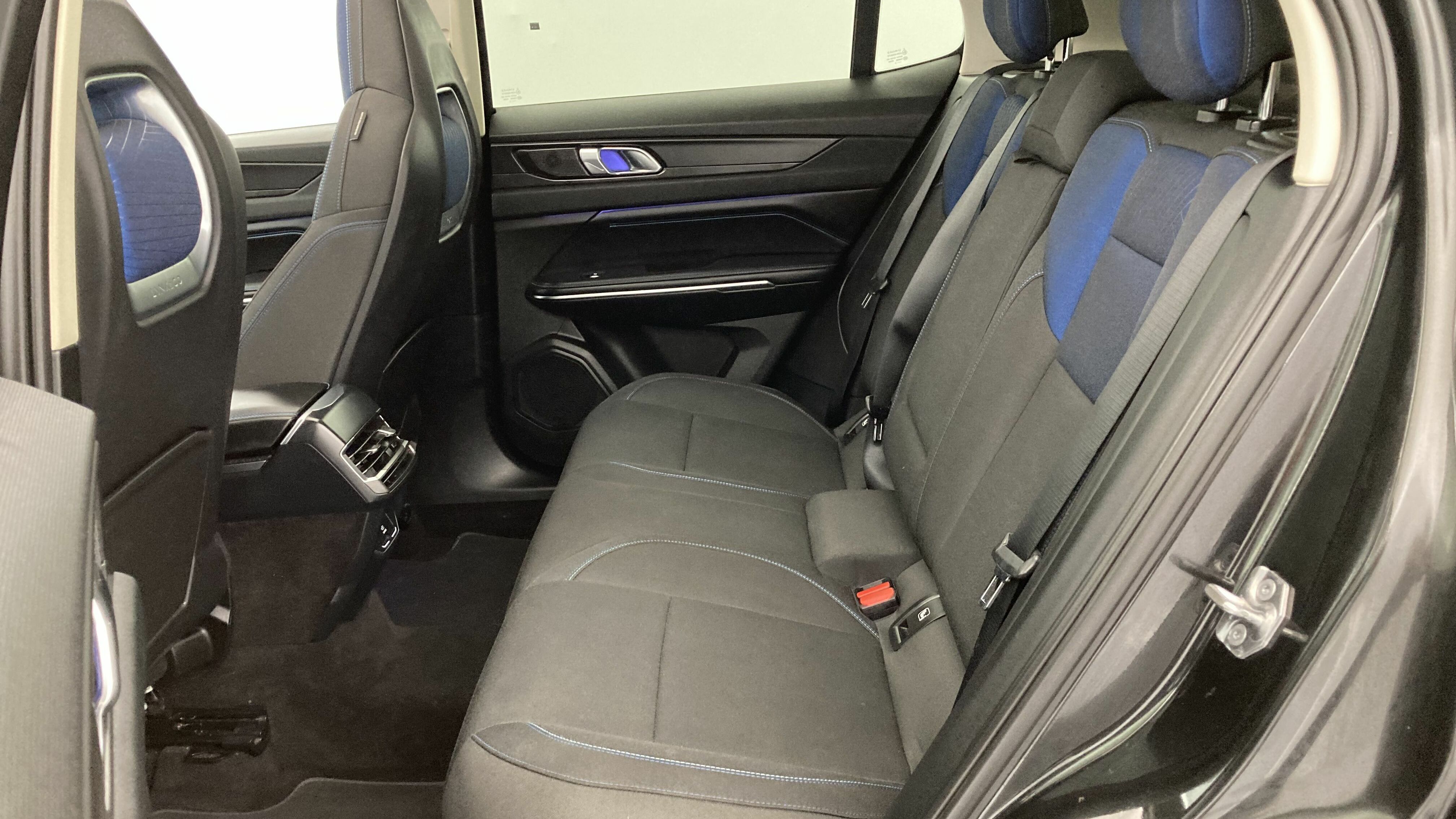 lynk&co 1 nv 1.5 PHEV 261 2022 black 22