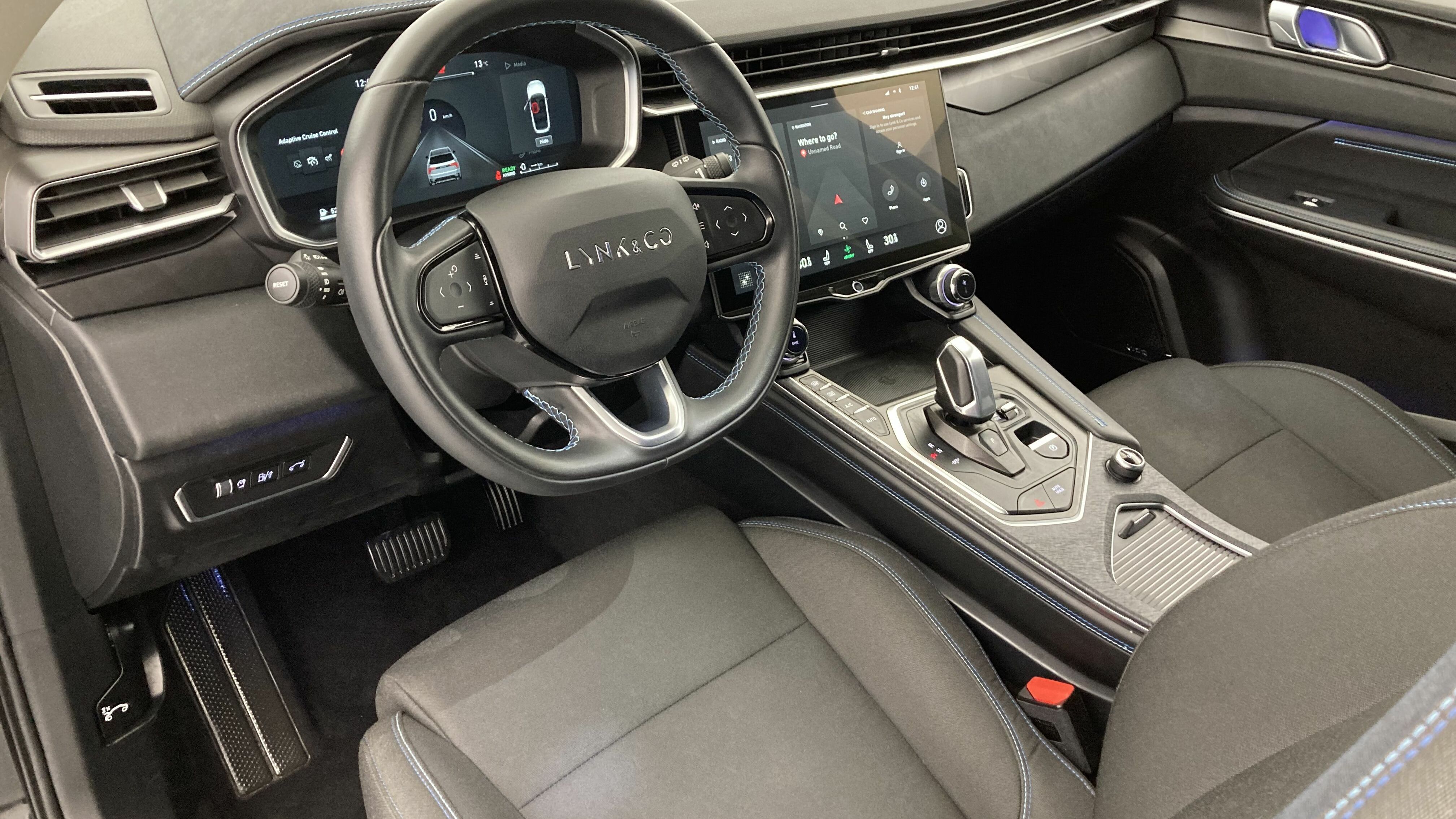 lynk&co 1 nv 1.5 PHEV 261 2022 black 16