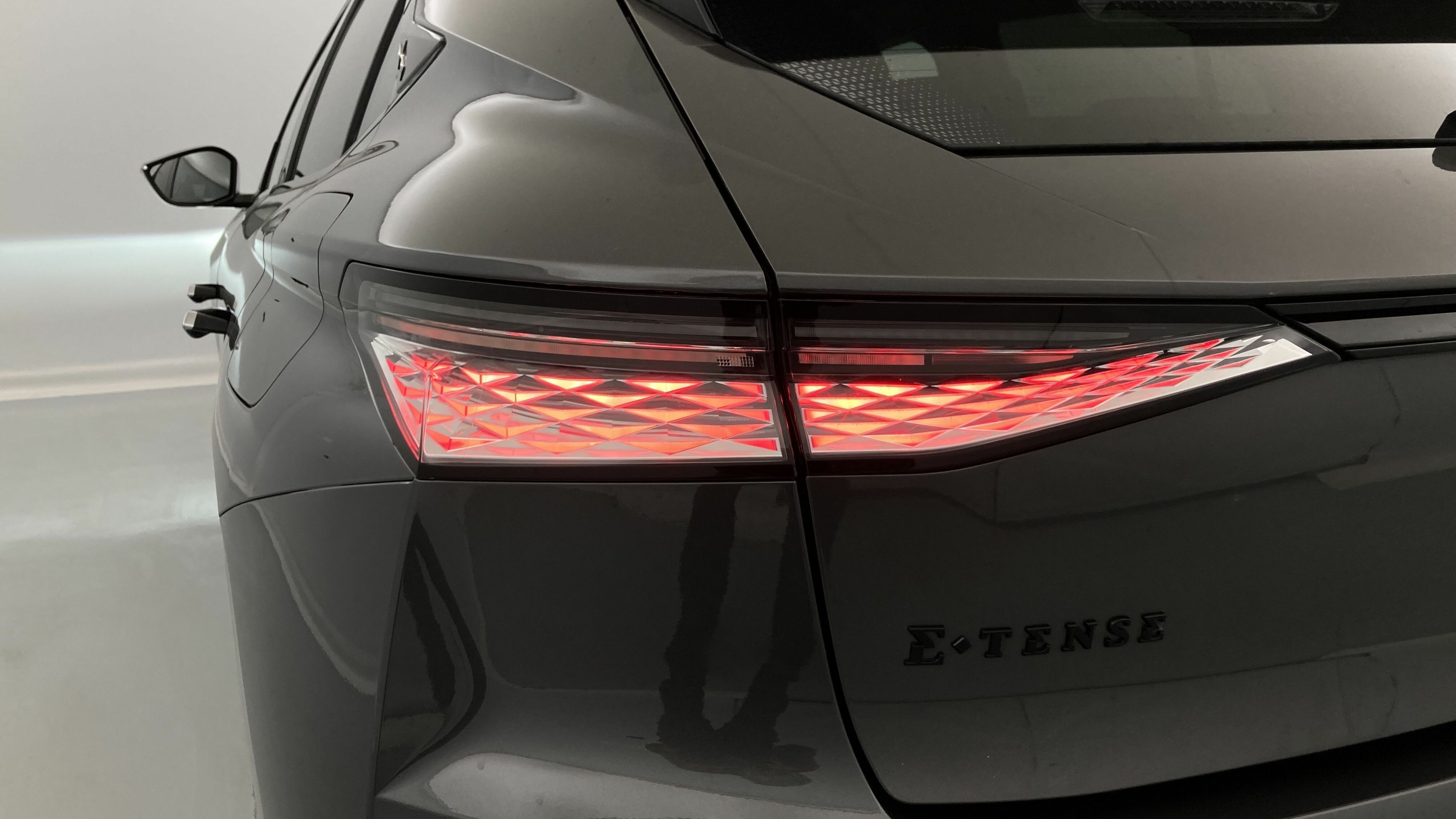 ds ds4 performance line + E-TENSE 225 CA 2023 gris platino 30