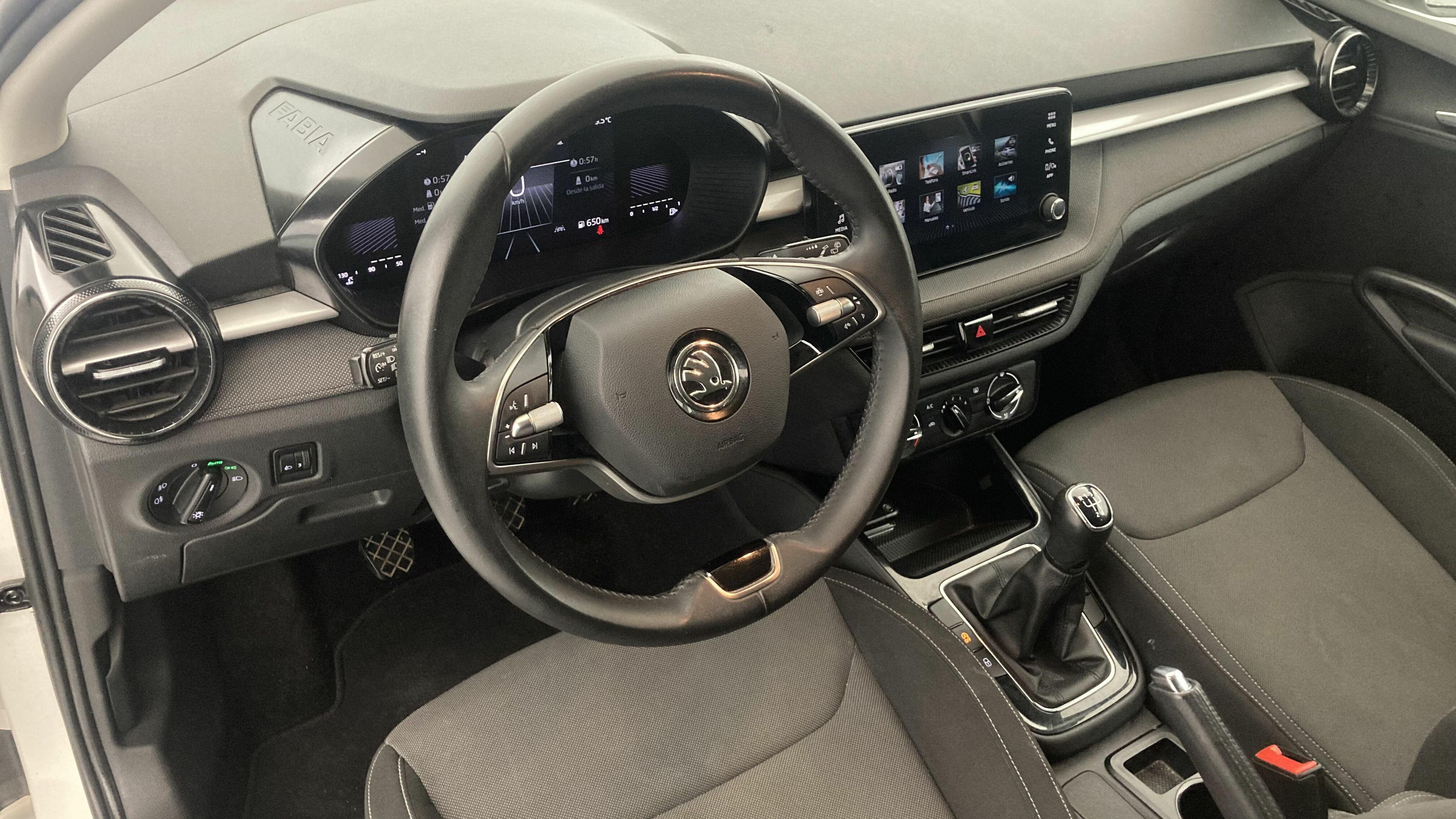 skoda fabia selection 1.0 MPI 80 2024 blanco candy 14