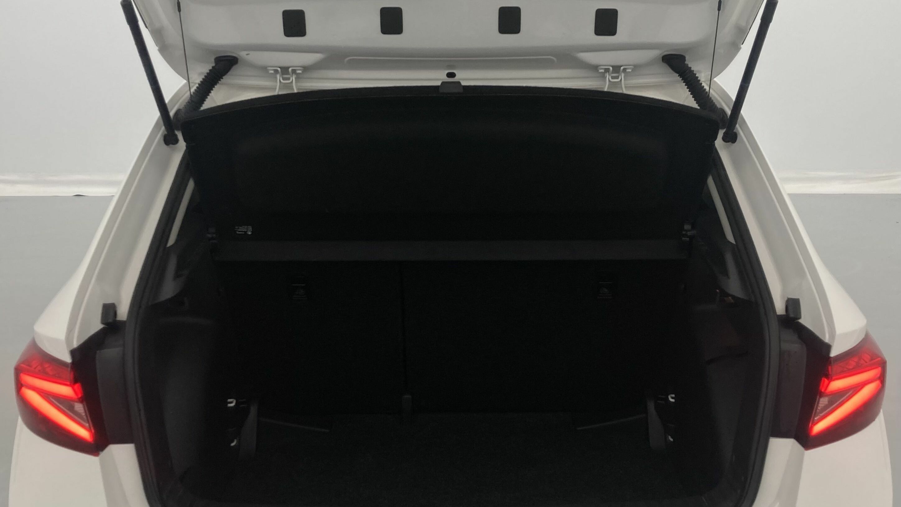 skoda fabia selection 1.0 MPI 80 2024 blanco candy 23