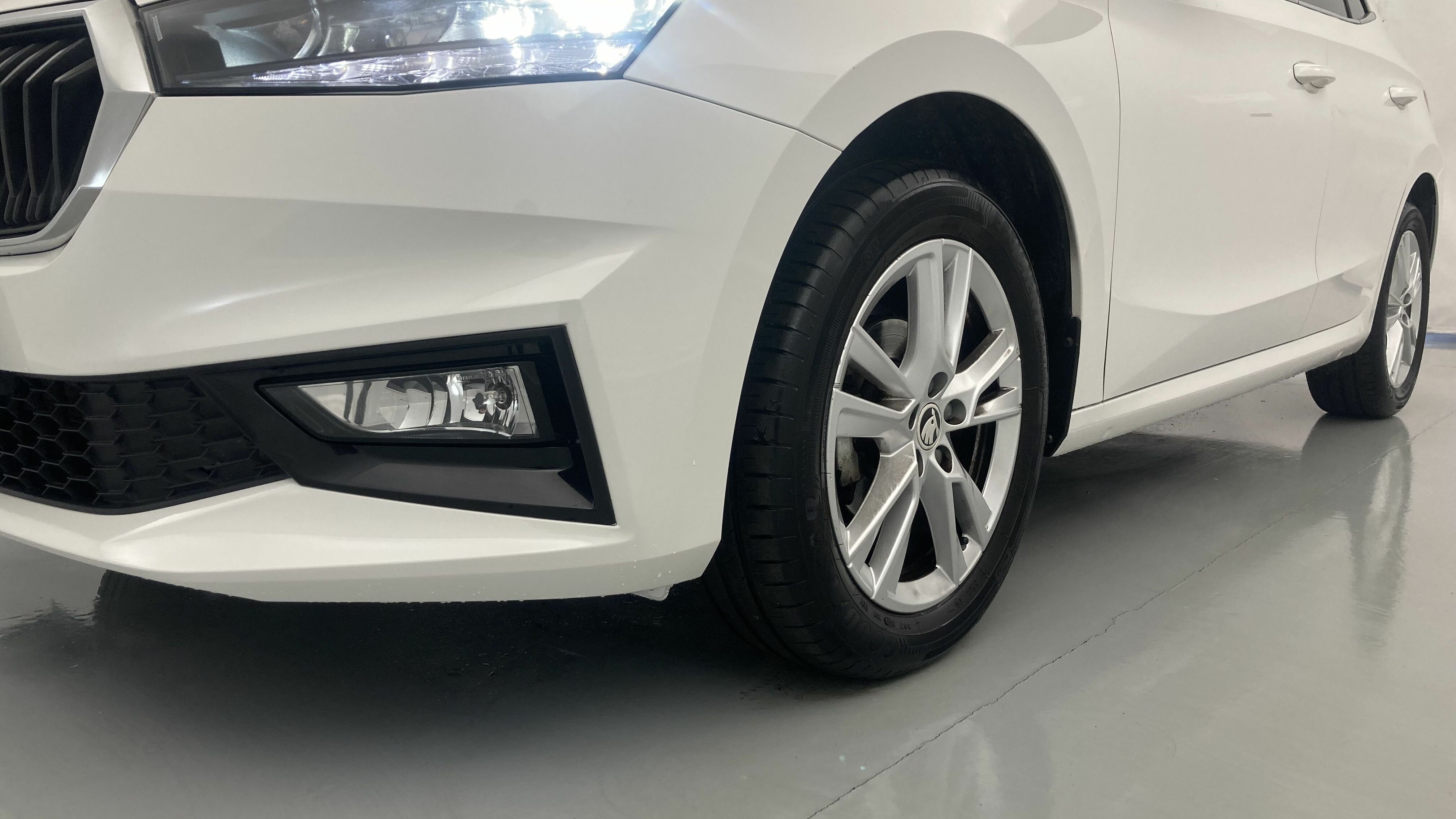 skoda fabia selection 1.0 MPI 80 2024 blanco candy 25