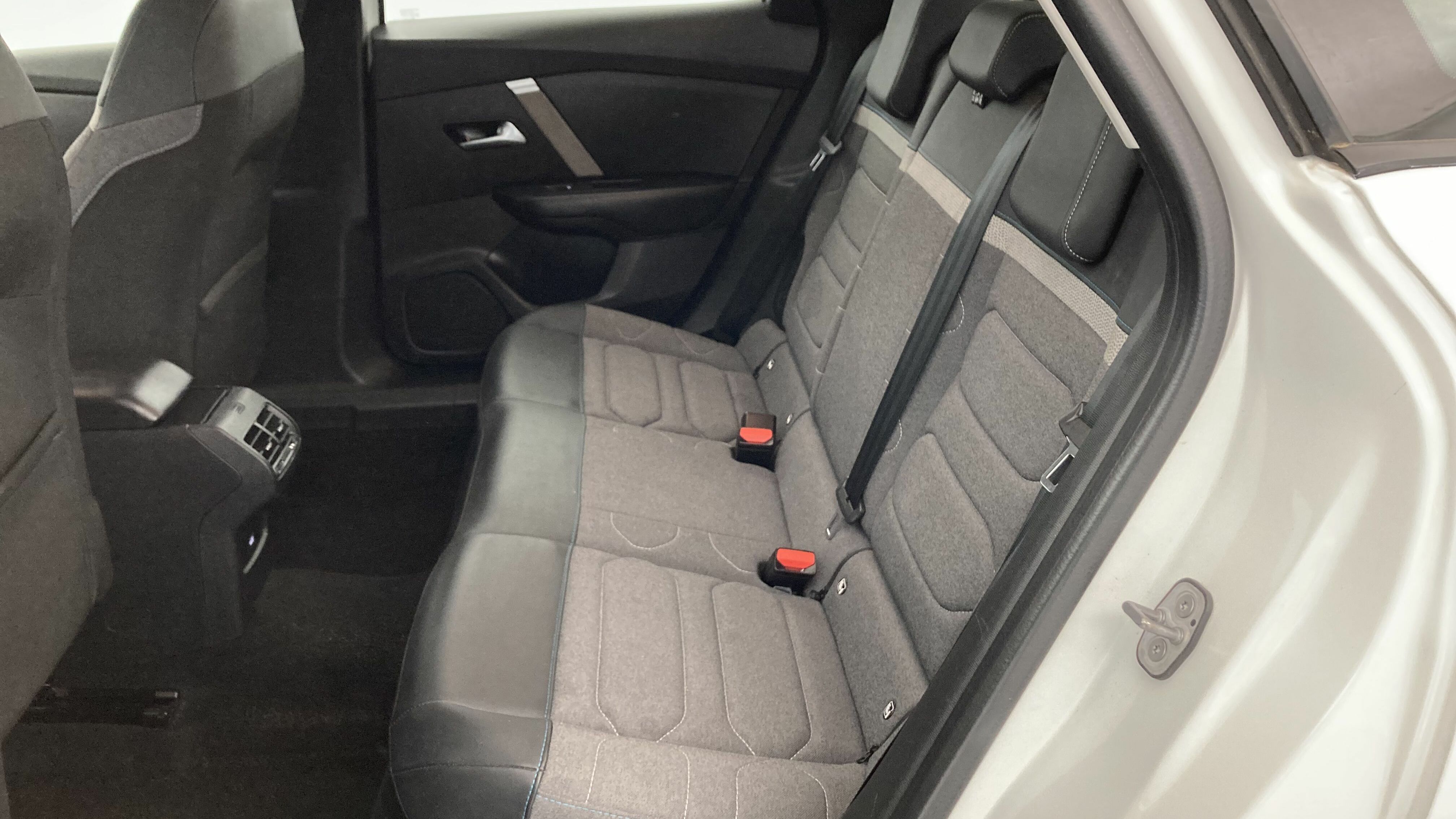 citroen c4 feel pack 1.2 PURETECH 130 2023 blanco nacarado 17