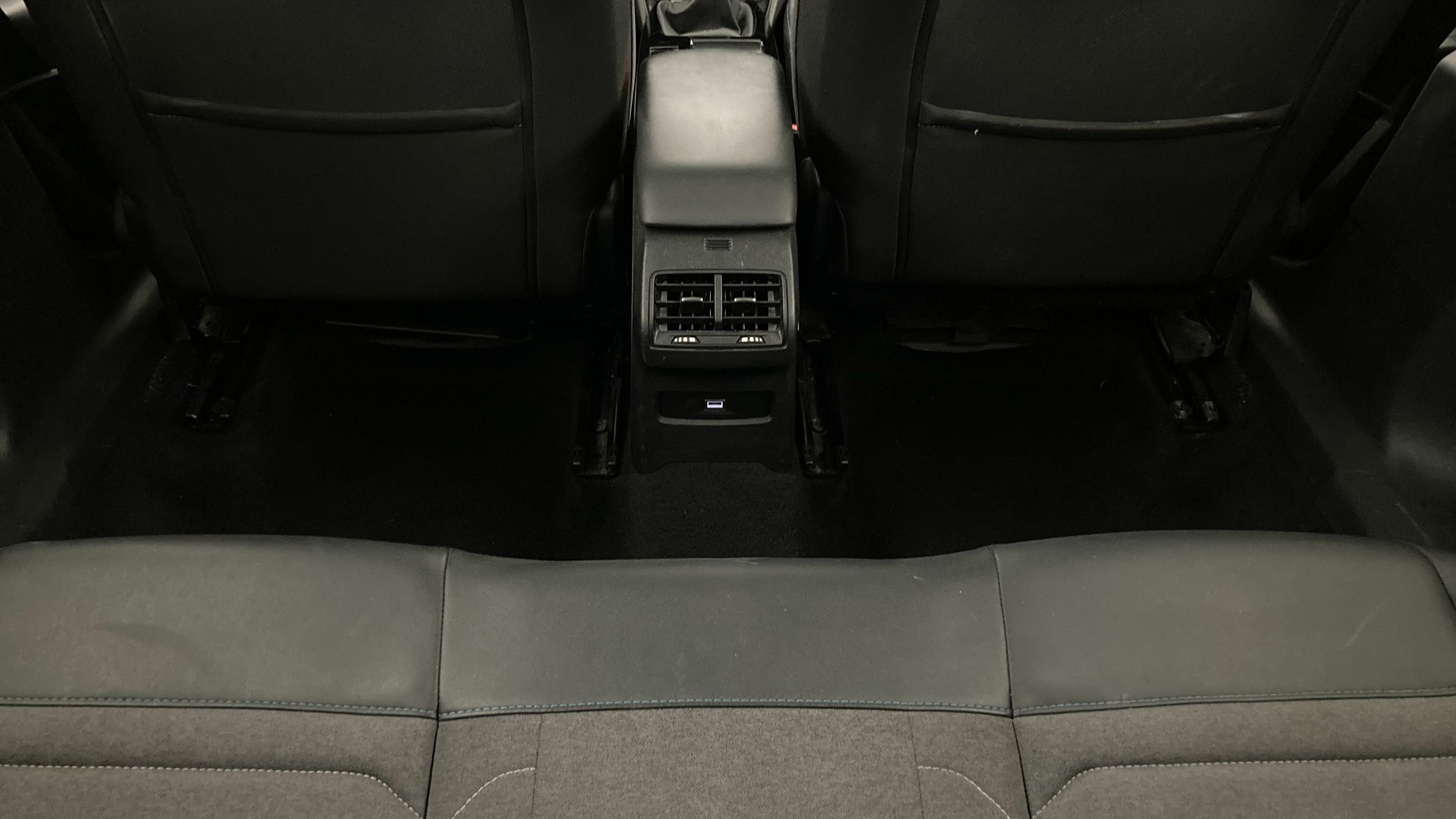 citroen c4 feel pack 1.2 PURETECH 130 2023 gris platino 22