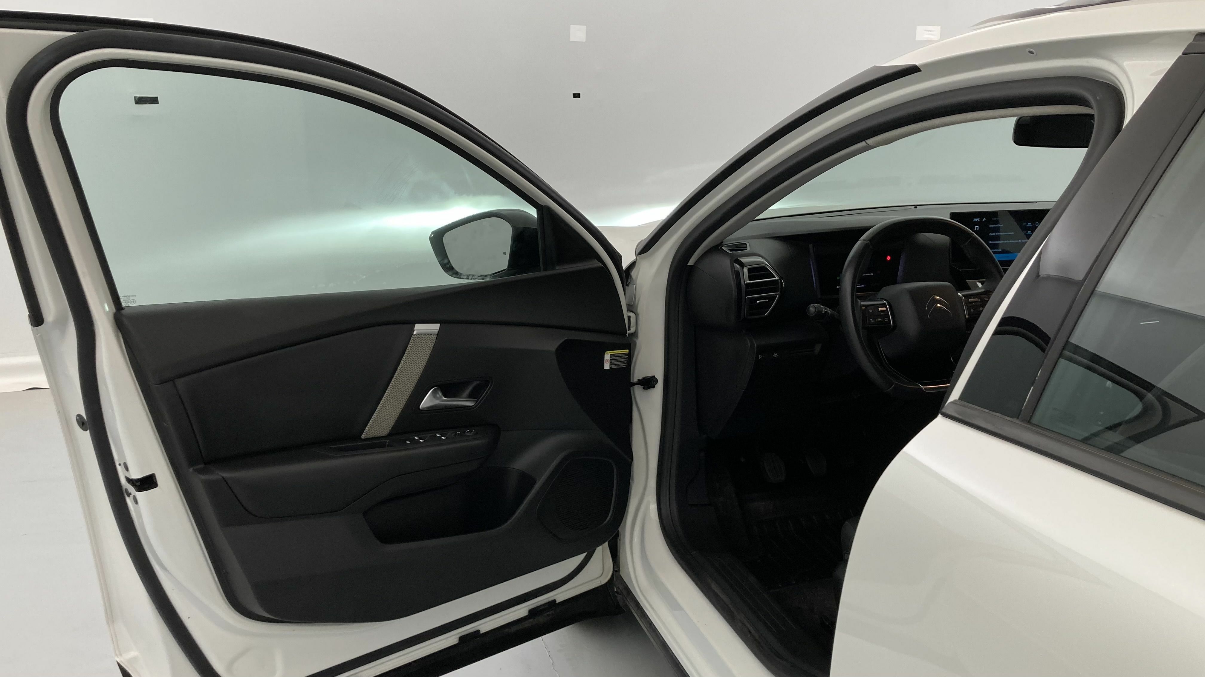 citroen c4 feel pack 1.2 PURETECH 130 2023 blanco nacarado 13
