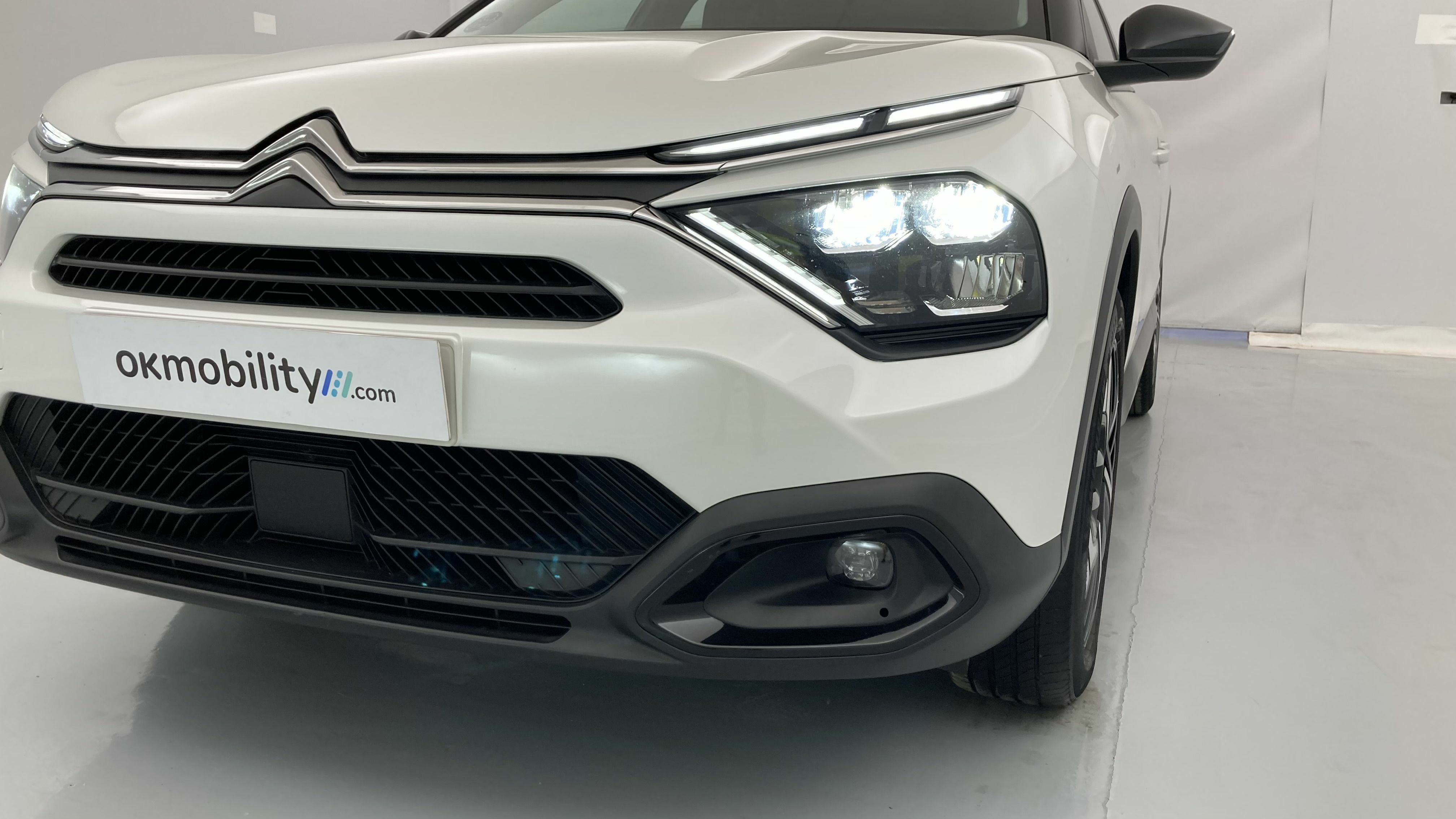 citroen c4 feel pack 1.2 PURETECH 130 2023 blanco nacarado 26