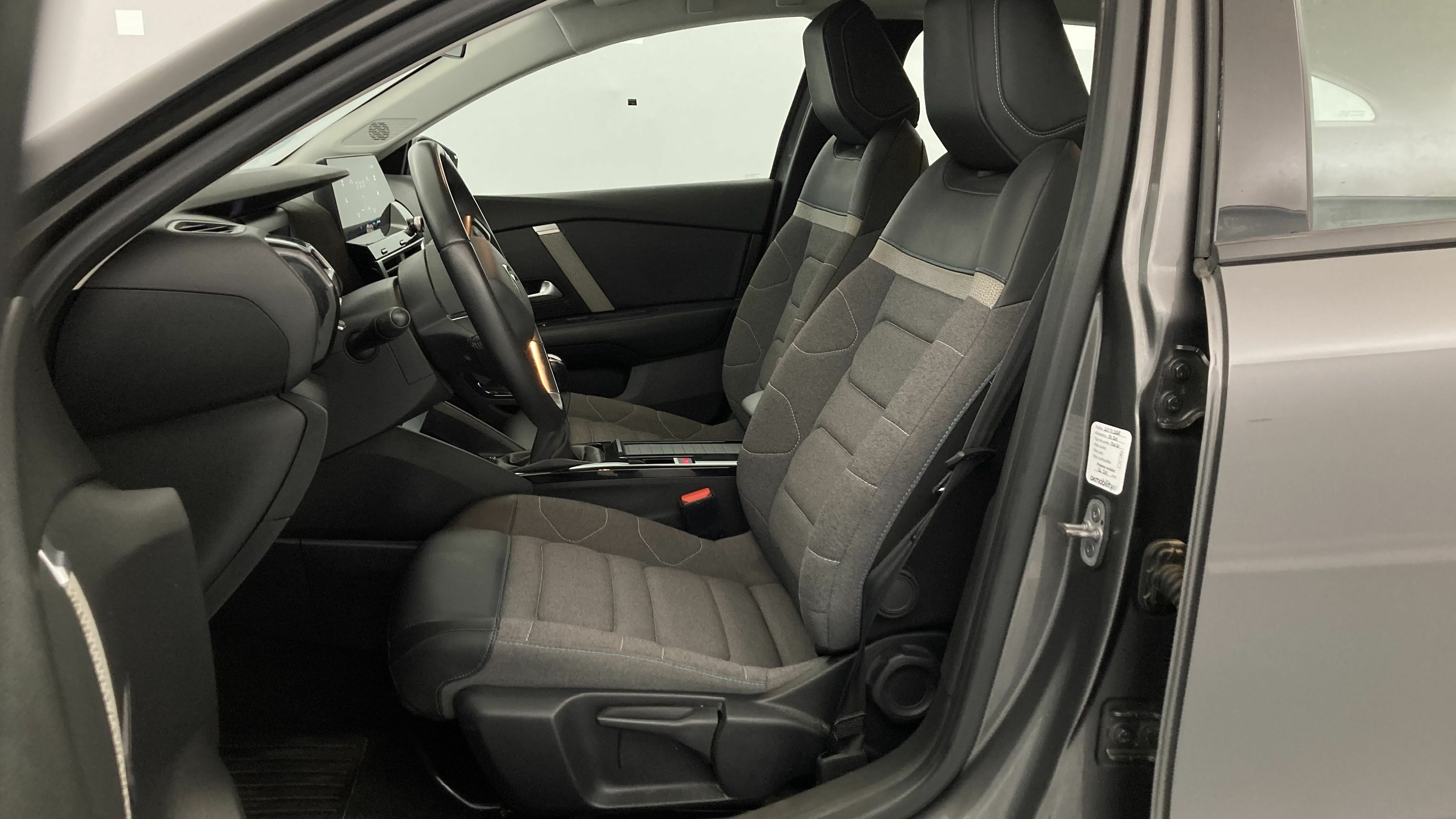 citroen c4 feel pack 1.2 PURETECH 130 2023 gris platino 14