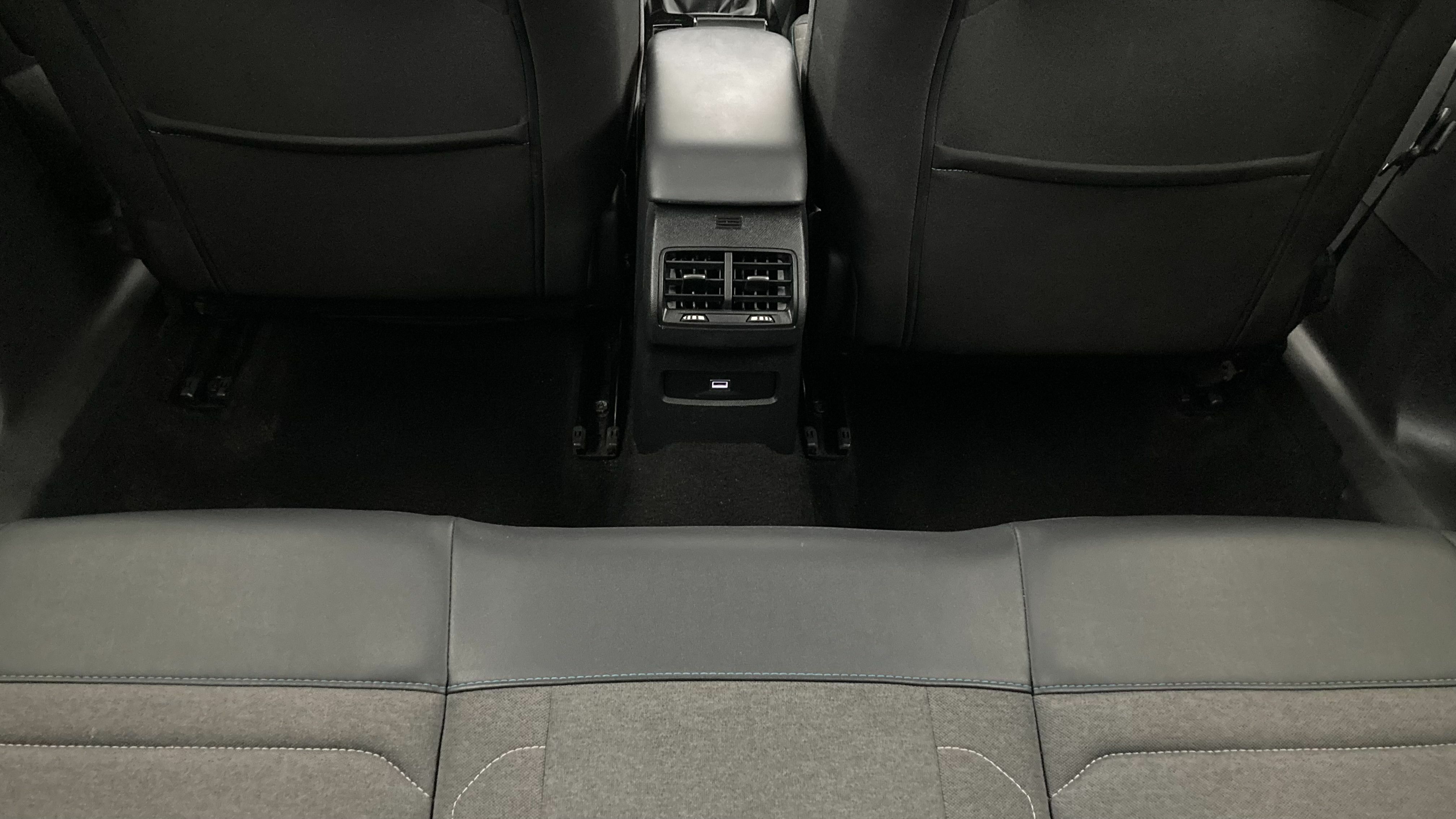 citroen c4 feel pack 1.2 PURETECH 130 2023 gris platino 22