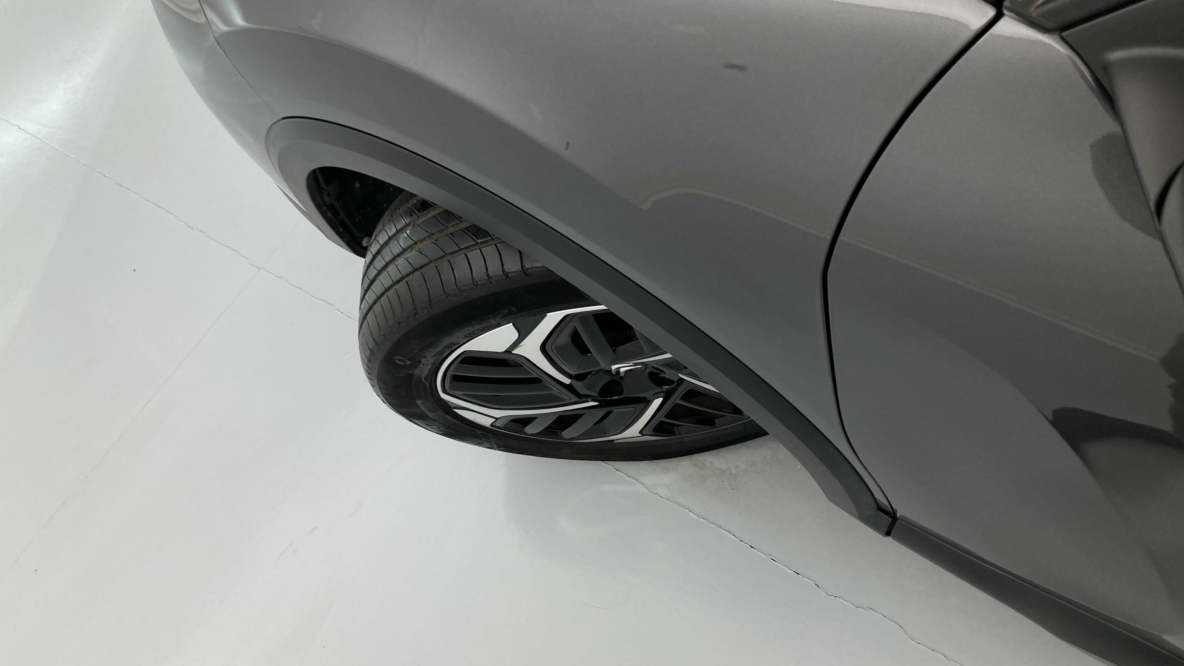 citroen c4 feel pack 1.2 PURETECH 130 2023 gris platino 28