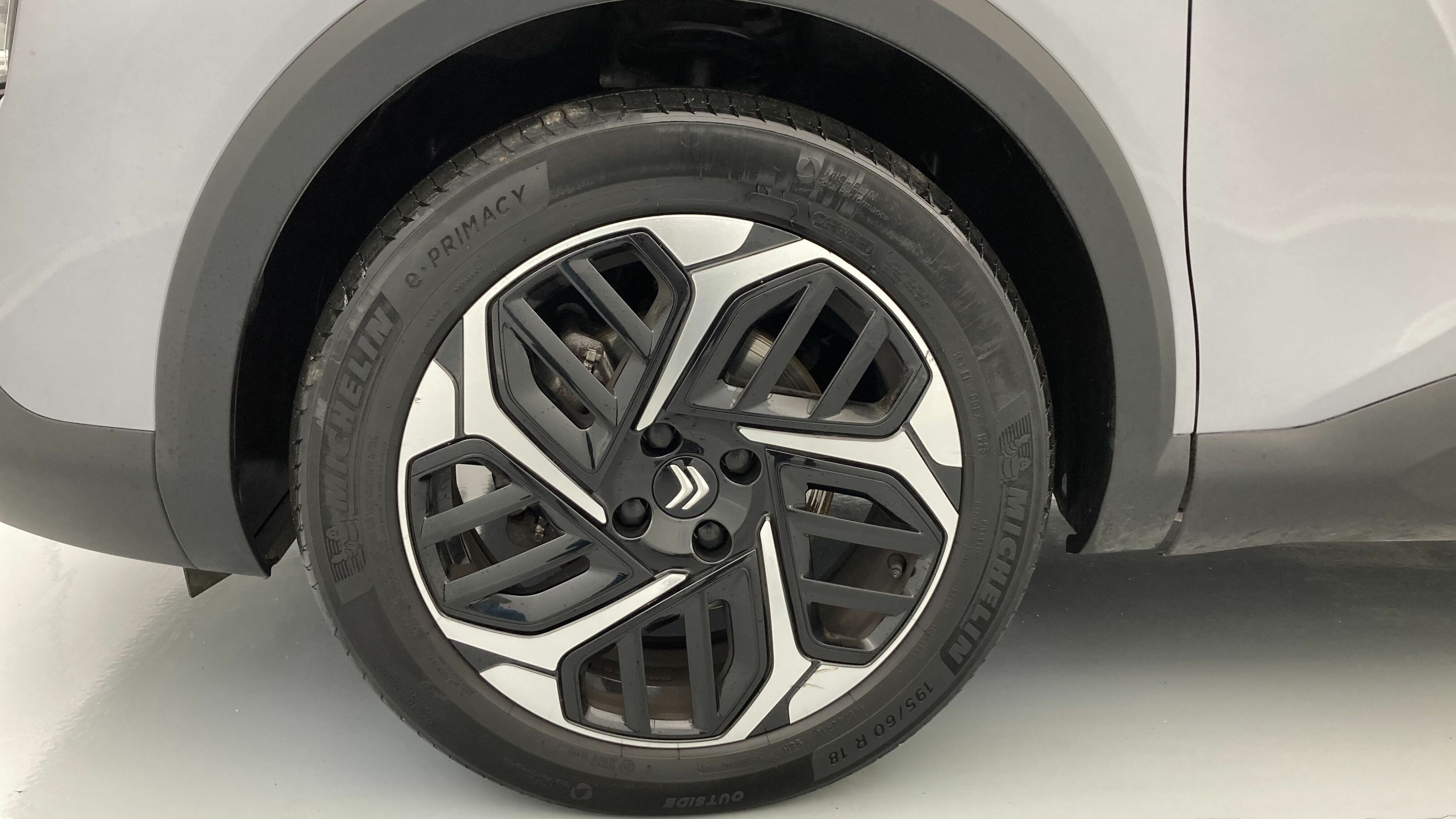 citroen c4 feel pack 1.2 PURETECH 130 2023 gris acero 26