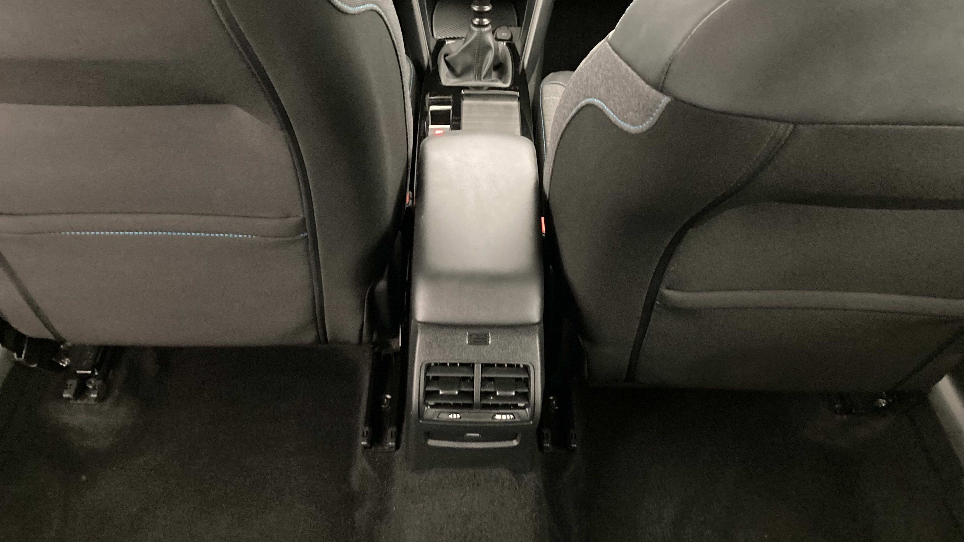 citroen c4 feel pack 1.2 PURETECH 130 2023 gris platino 18