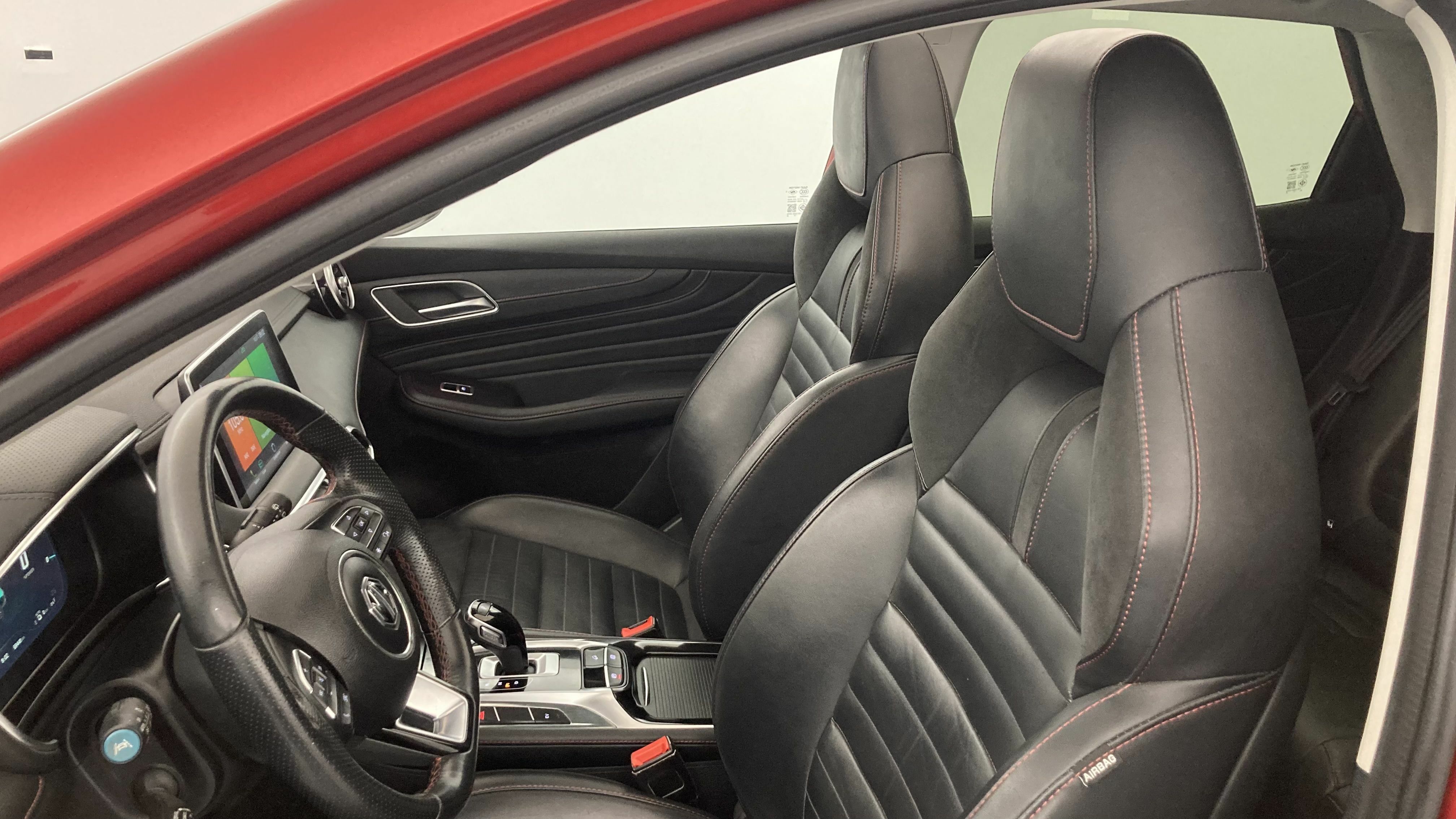 mg ehs phev luxury 1.5 T-GDI 258 PHEV 2023 red 13