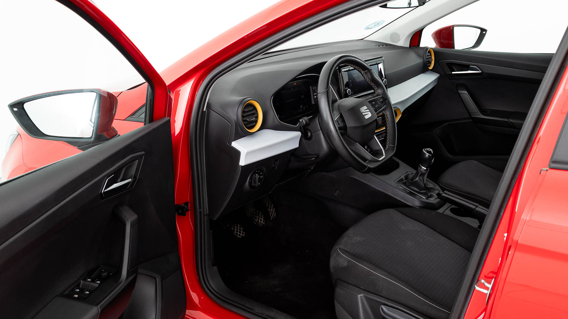 seat ibiza style 1.0 MPI 80 2023 rojo 13