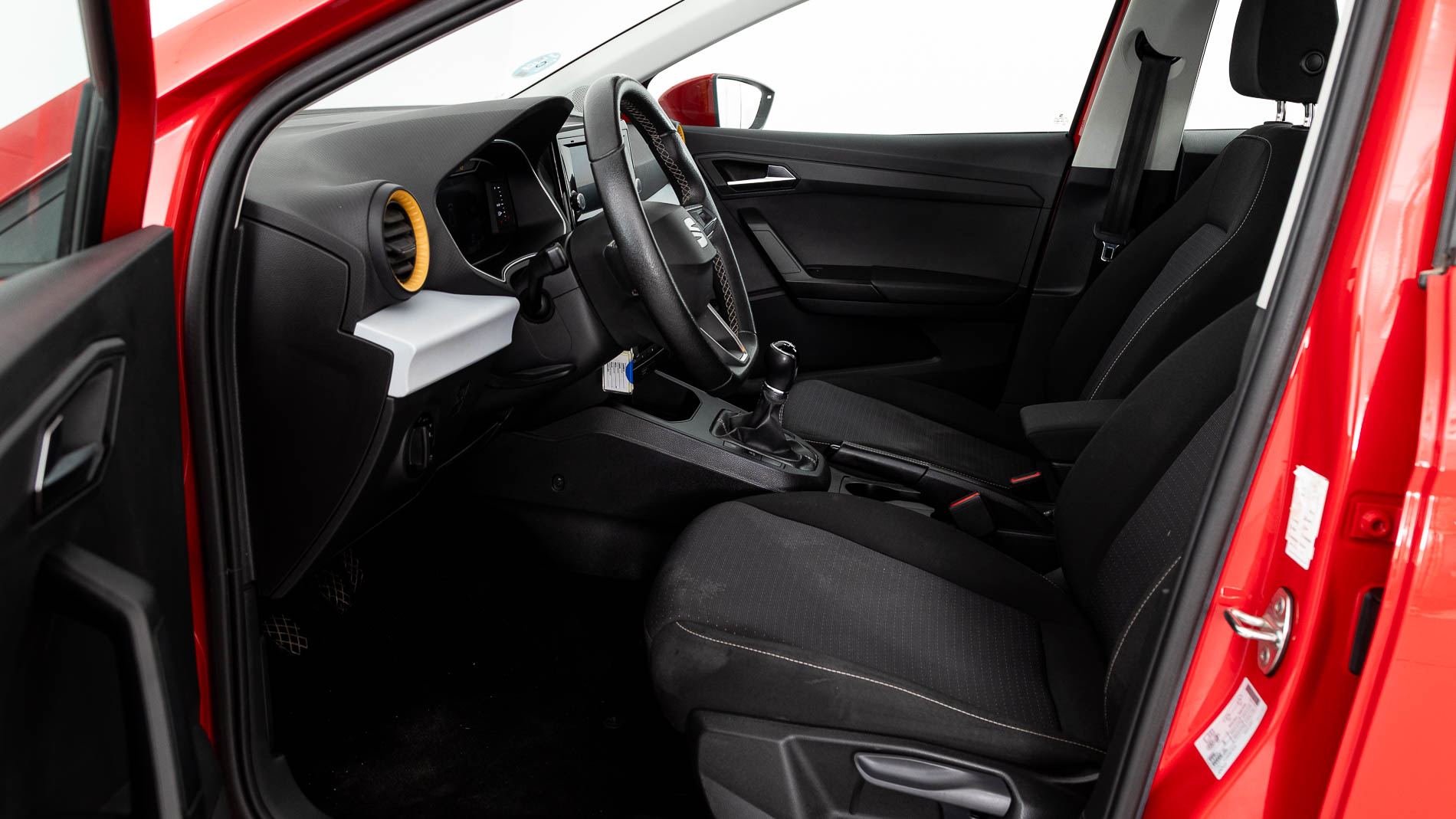 seat ibiza style 1.0 MPI 80 2023 rojo 20