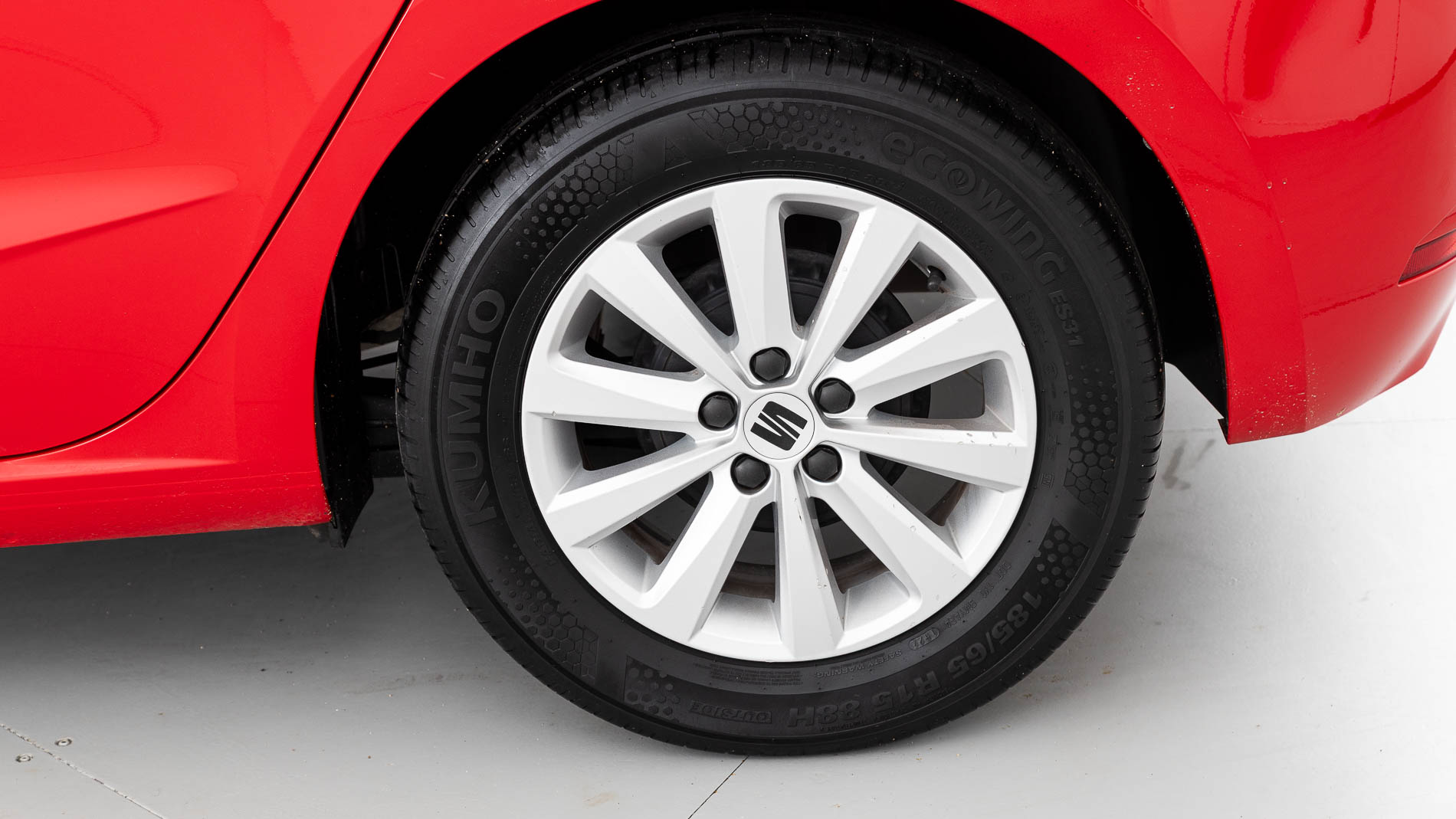 seat ibiza style 1.0 MPI 80 2023 rojo 25