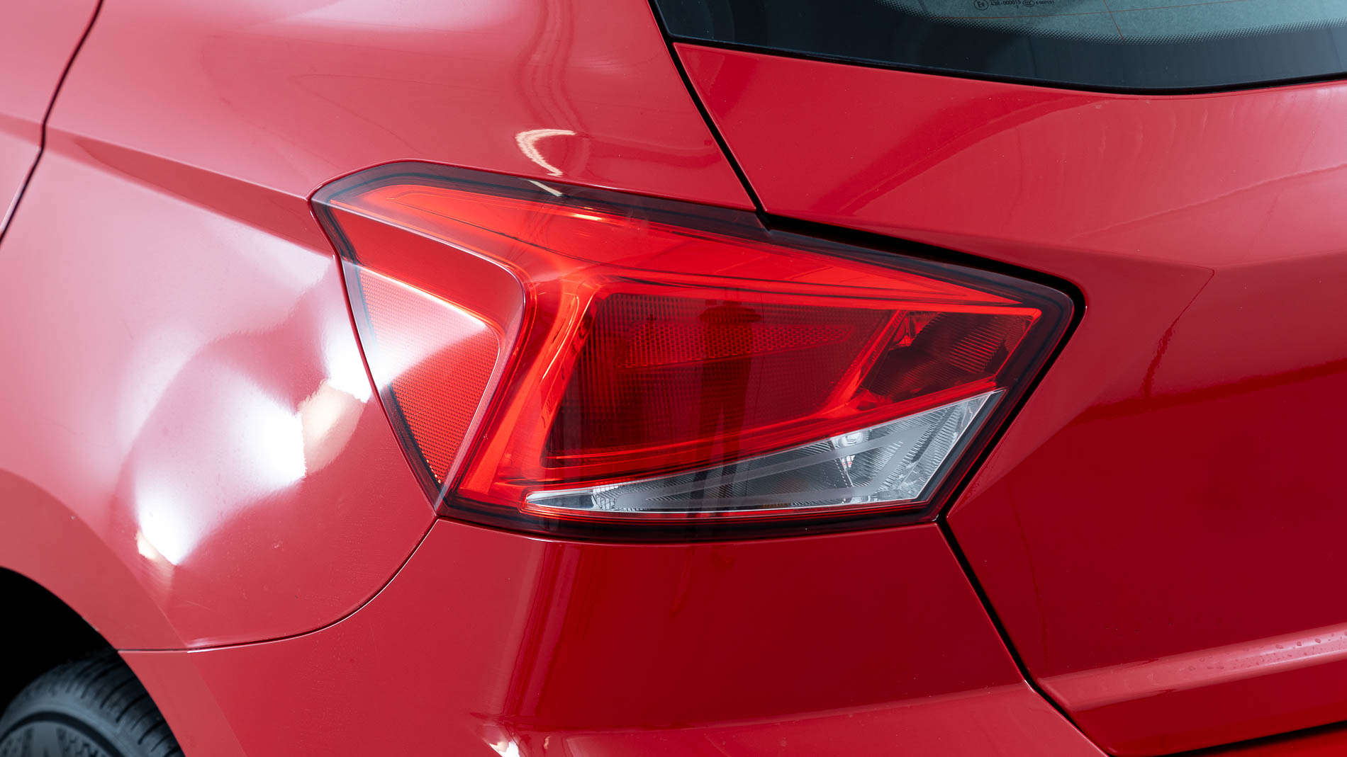 seat ibiza style 1.0 MPI 80 2023 rojo 33