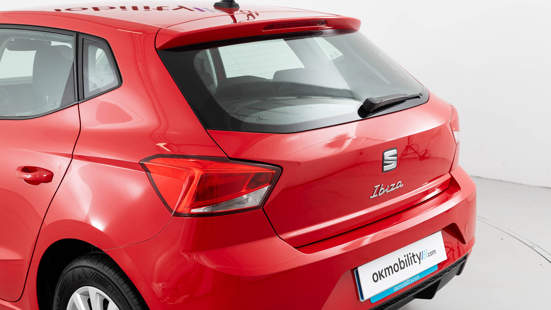 seat ibiza style 1.0 MPI 80 2023 rojo 39