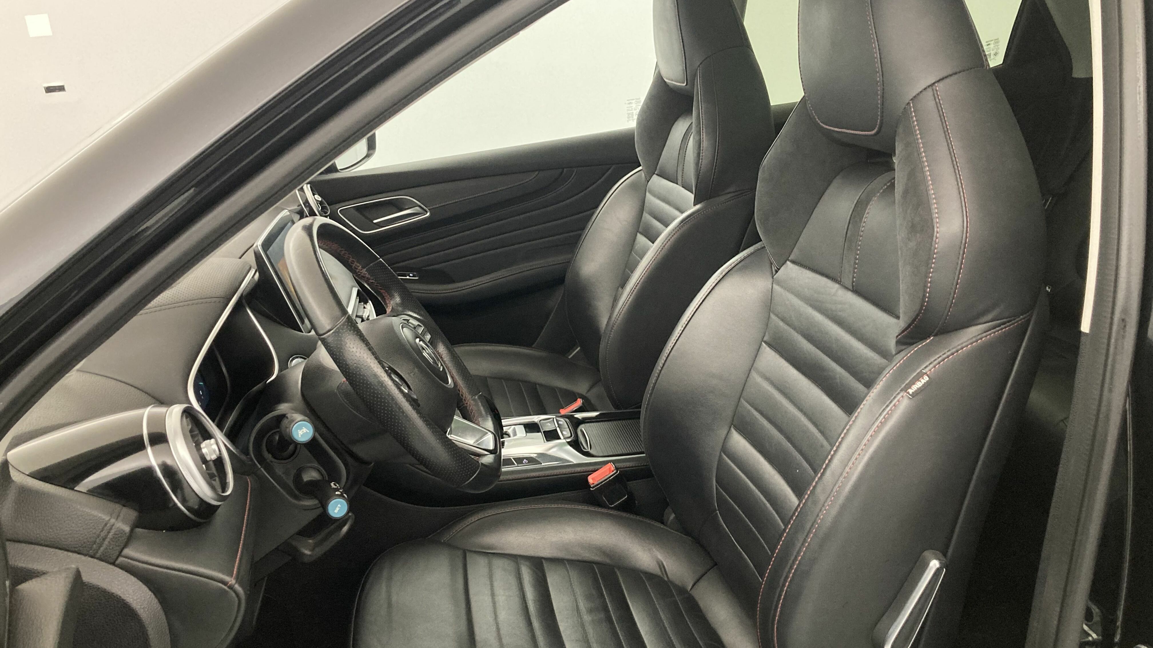 mg hs luxury 1.5 T-GDI 162 AT 2023 pebble black 13