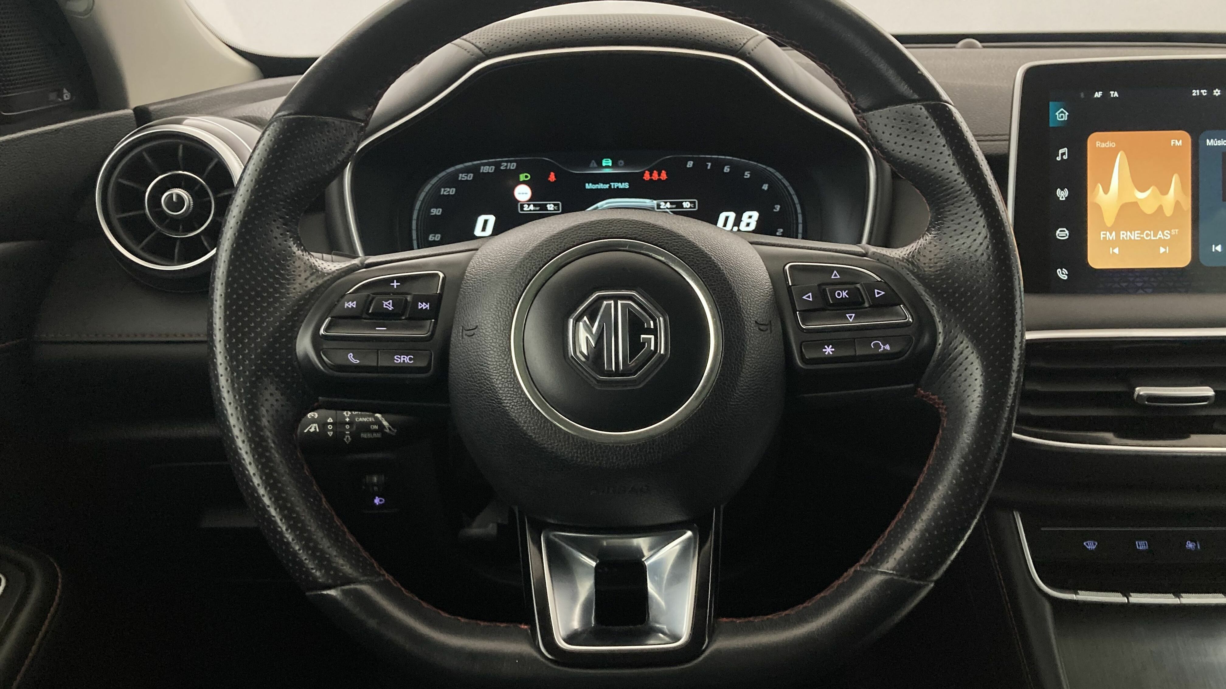 mg hs luxury 1.5 T-GDI 162 AT 2023 pebble black 16