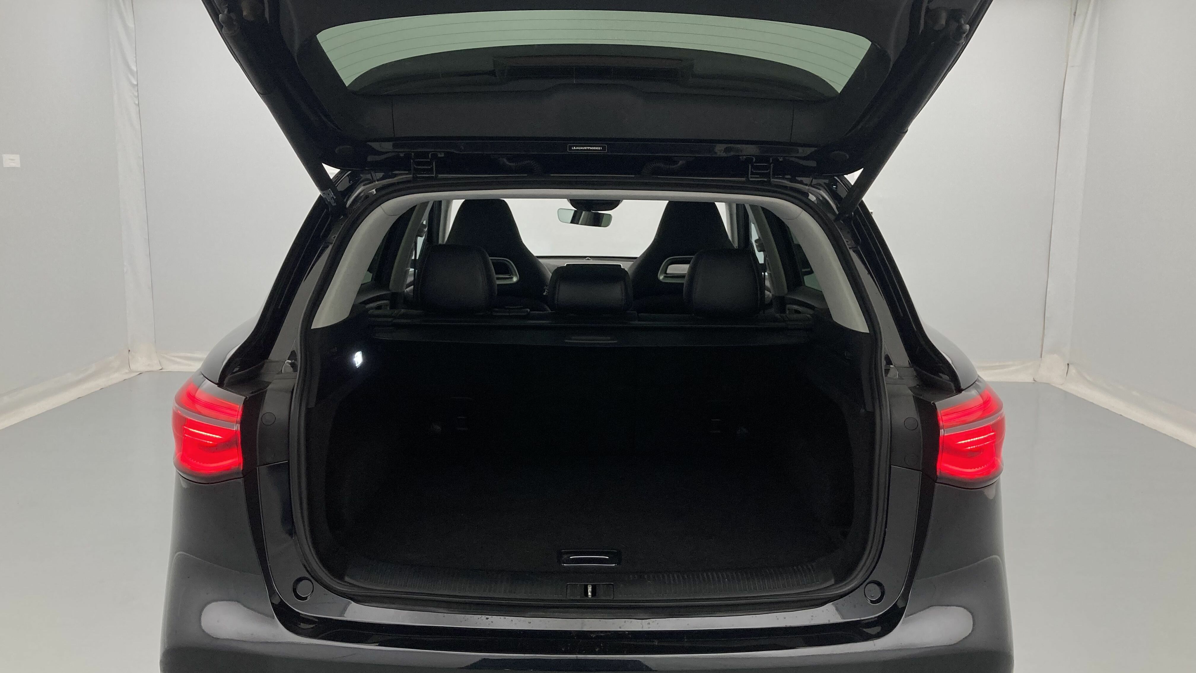 mg hs luxury 1.5 T-GDI 162 AT 2023 pebble black 23