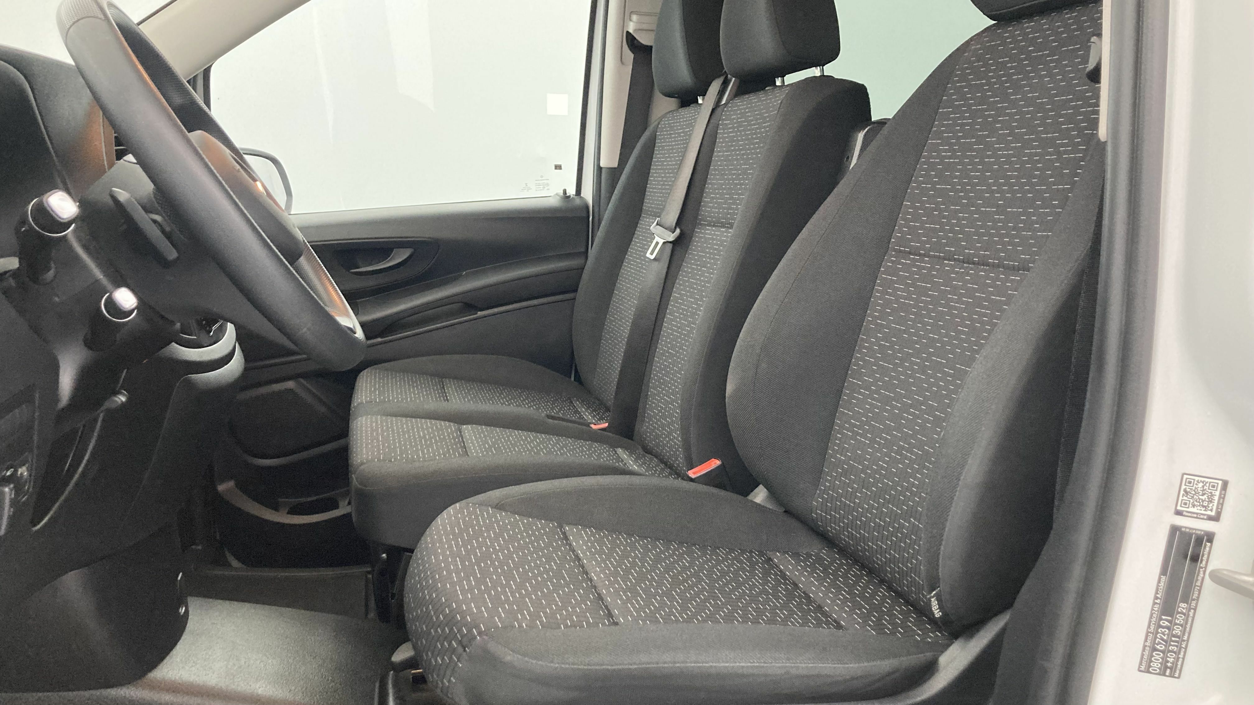 mercedes benz vito combi pro largo 114 CDI 136 G-TRONIC 2023 blanco arctic 14