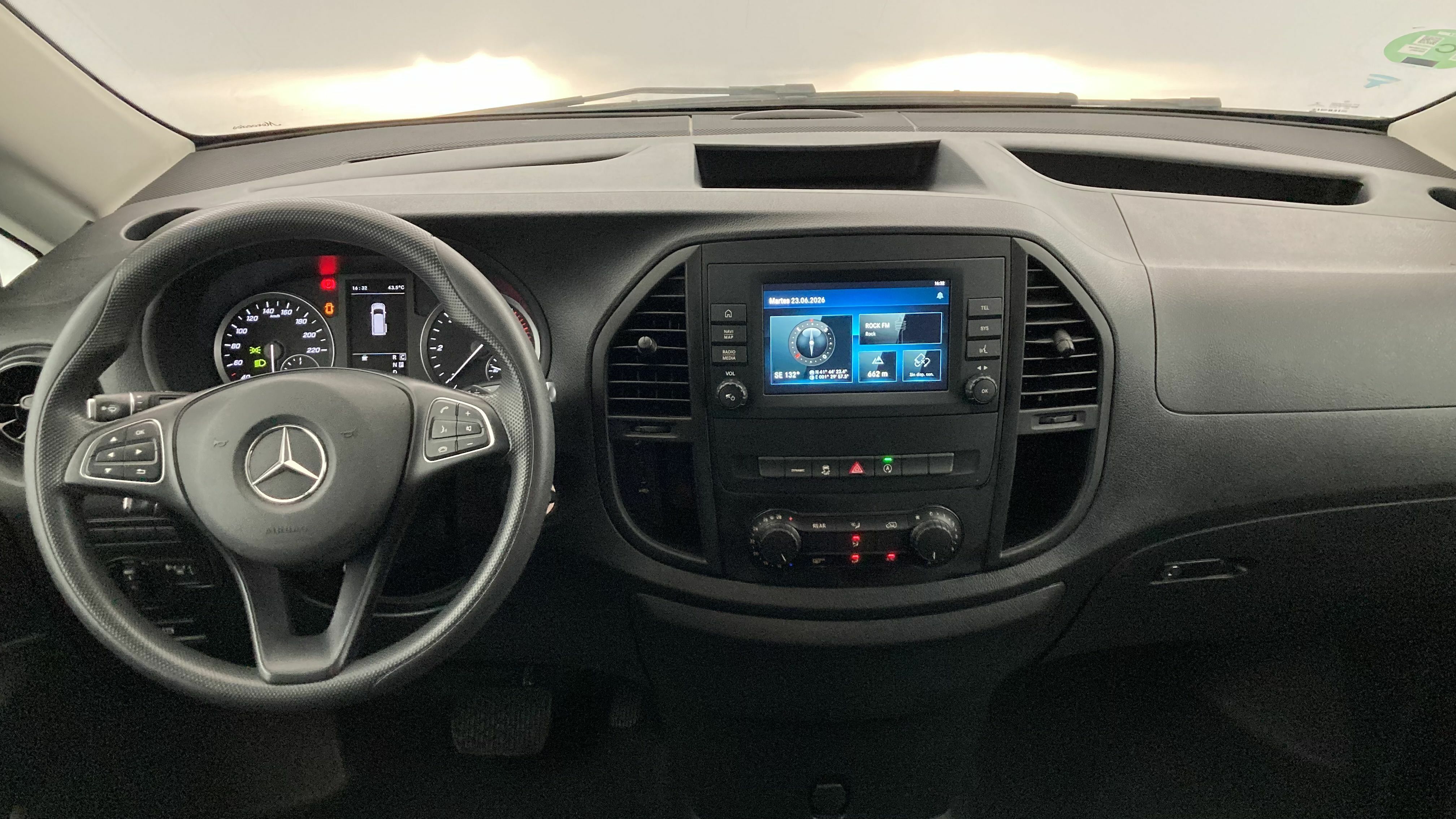 mercedes benz vito combi pro largo 114 CDI 136 G-TRONIC 2023 blanco arctic 16