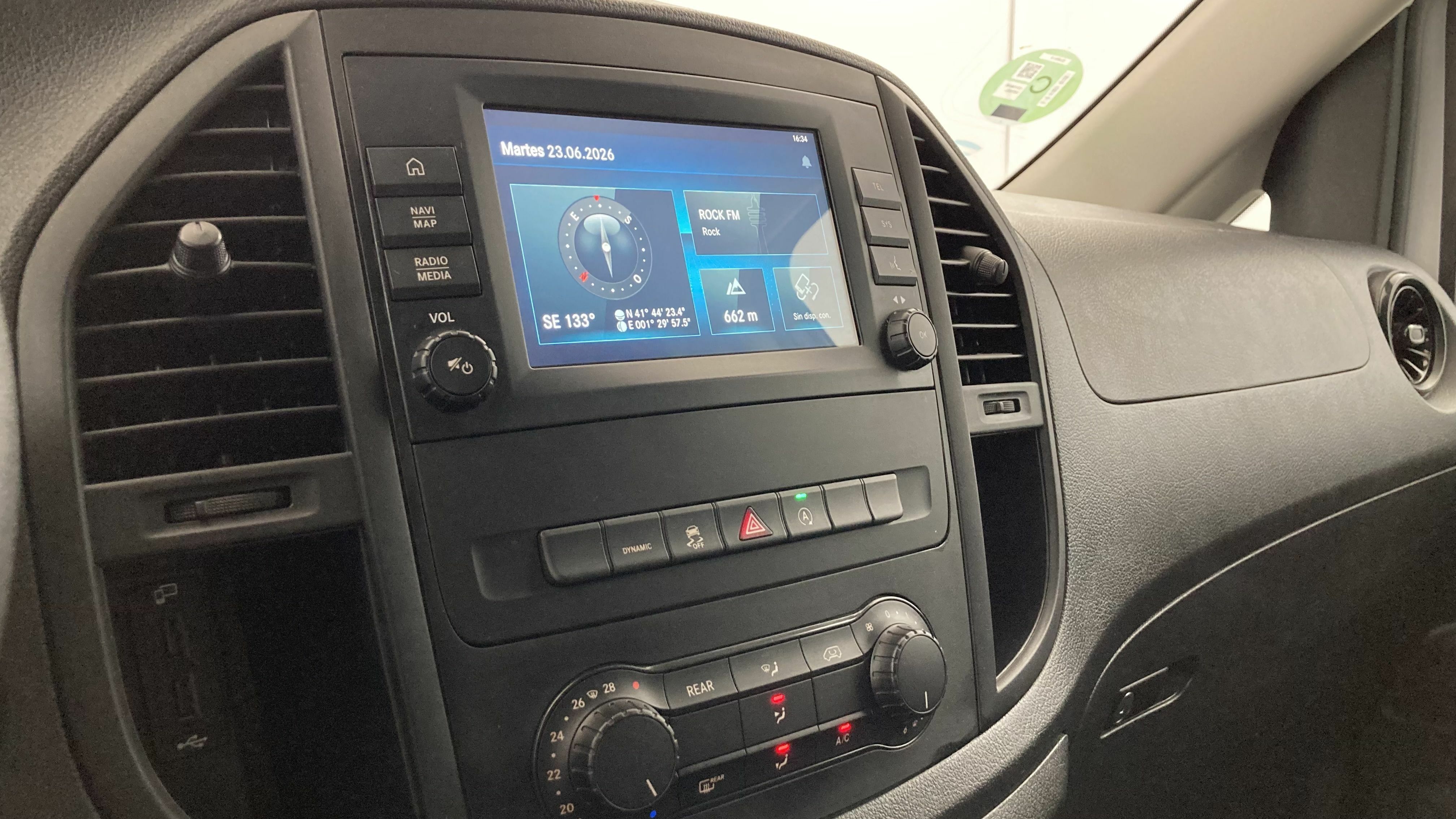 mercedes benz vito combi pro largo 114 CDI 136 G-TRONIC 2023 blanco arctic 19