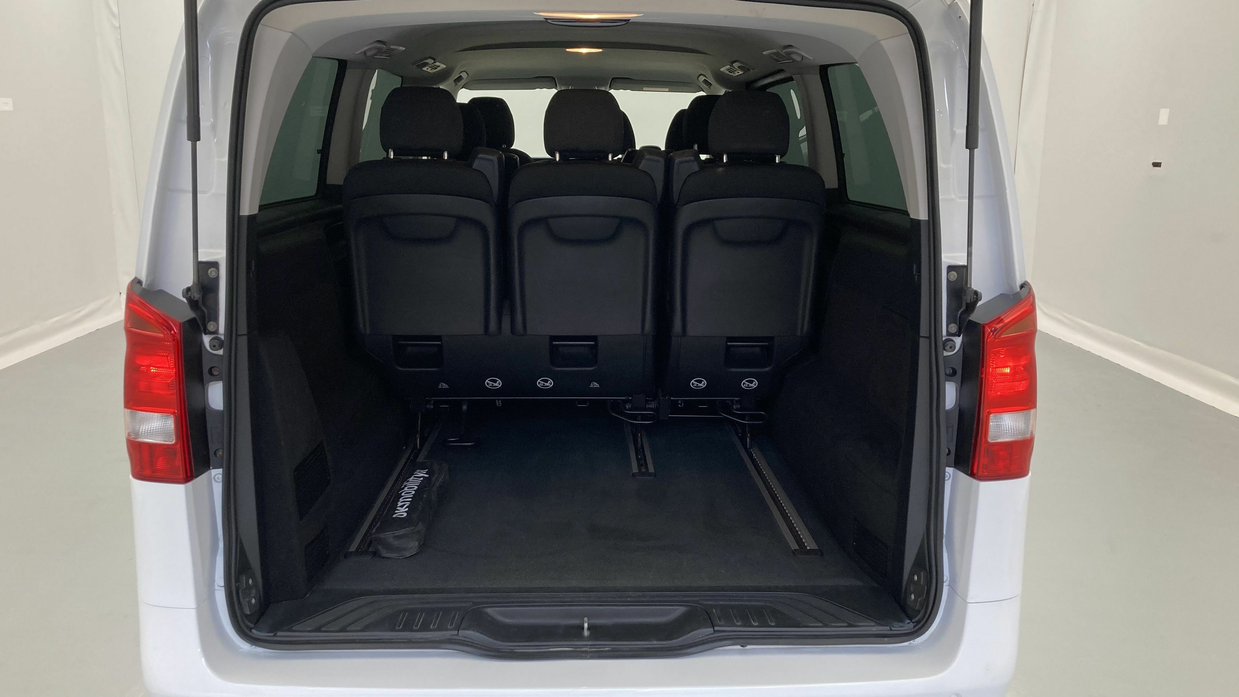 mercedes benz vito combi pro largo 114 CDI 136 G-TRONIC 2023 blanco arctic 24