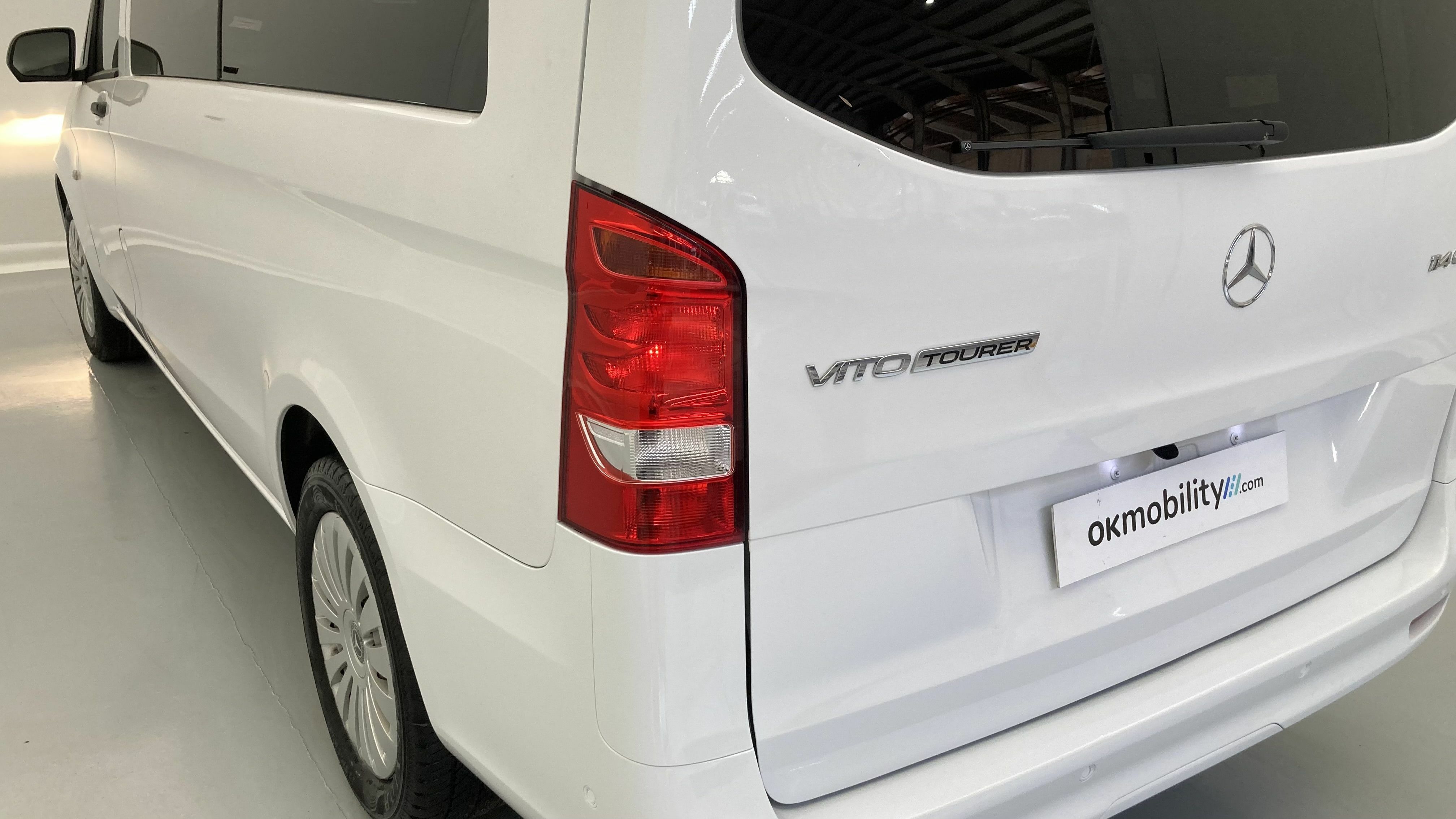 mercedes benz vito combi pro largo 114 CDI 136 G-TRONIC 2023 blanco arctic 30