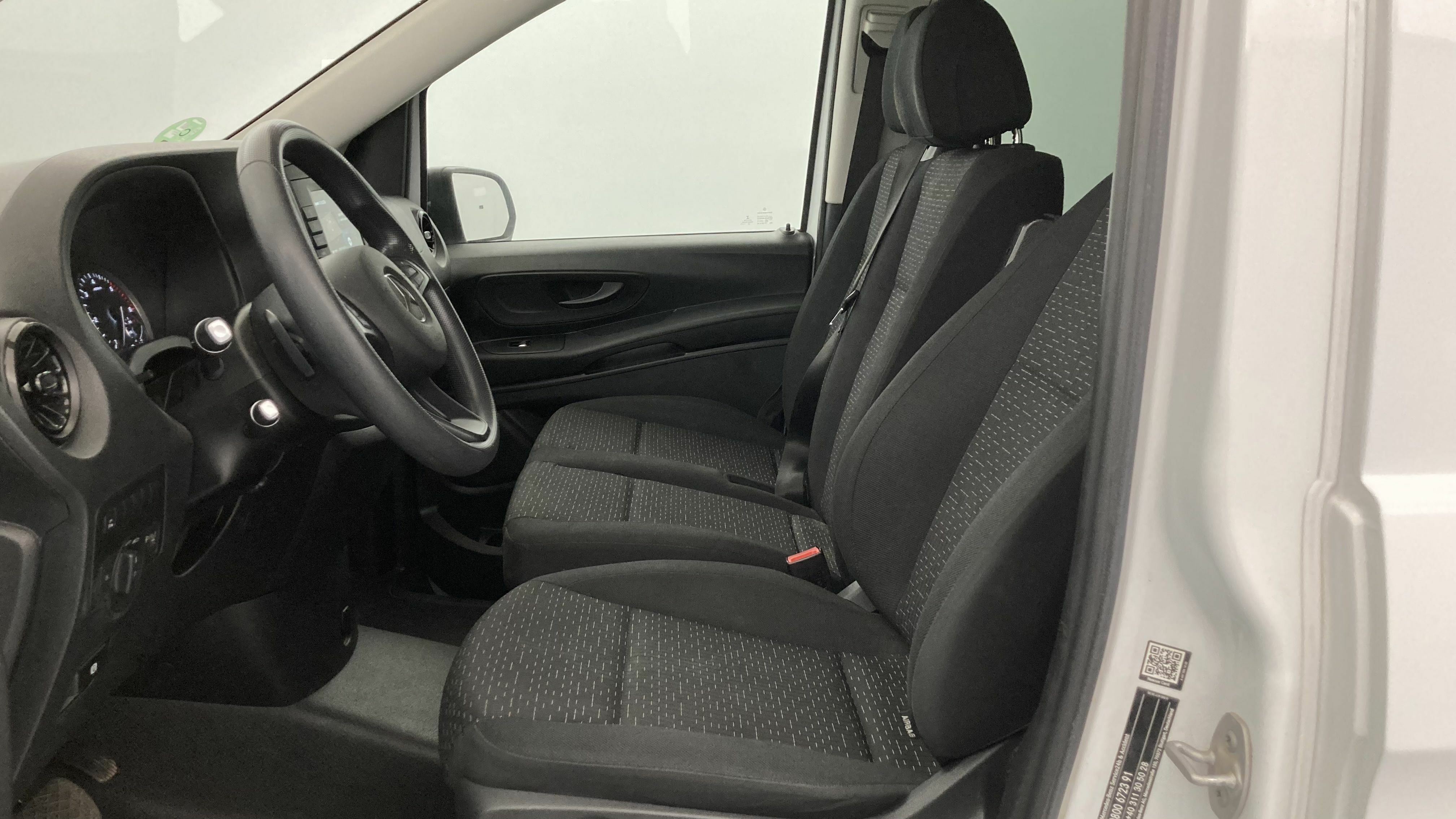 mercedes benz vito combi pro largo 114 CDI 136 G-TRONIC 2023 blanco arctic 14