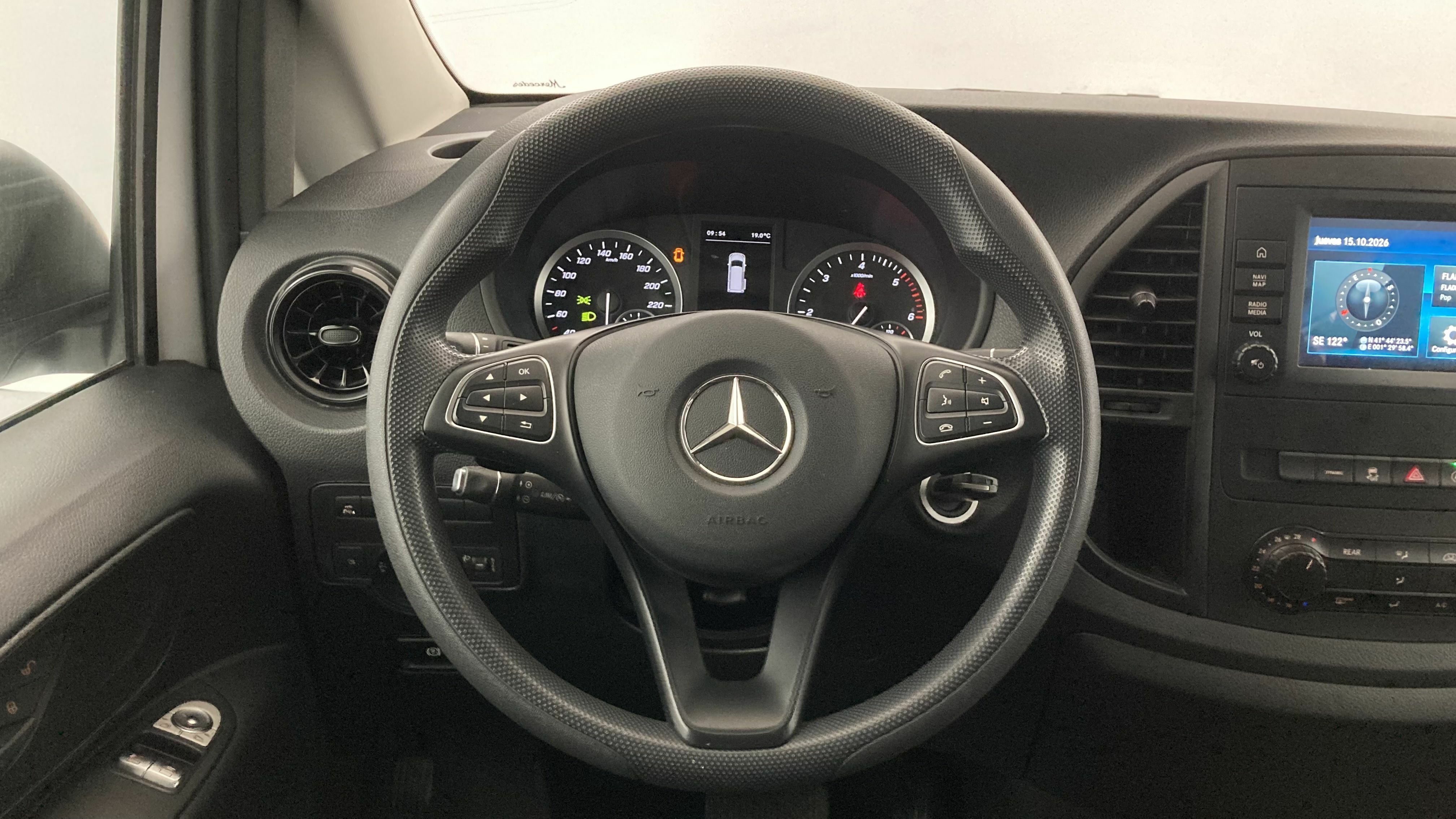 mercedes benz vito combi pro largo 114 CDI 136 G-TRONIC 2023 blanco arctic 17