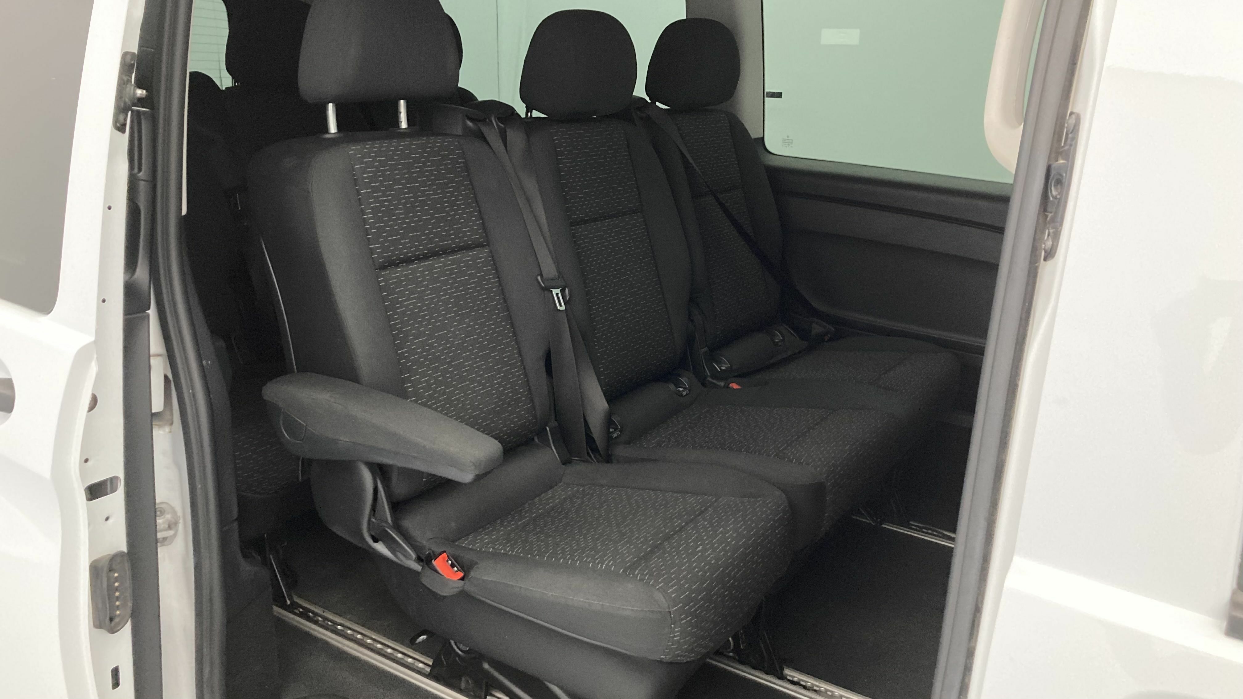mercedes benz vito combi pro largo 114 CDI 136 G-TRONIC 2023 blanco arctic 21