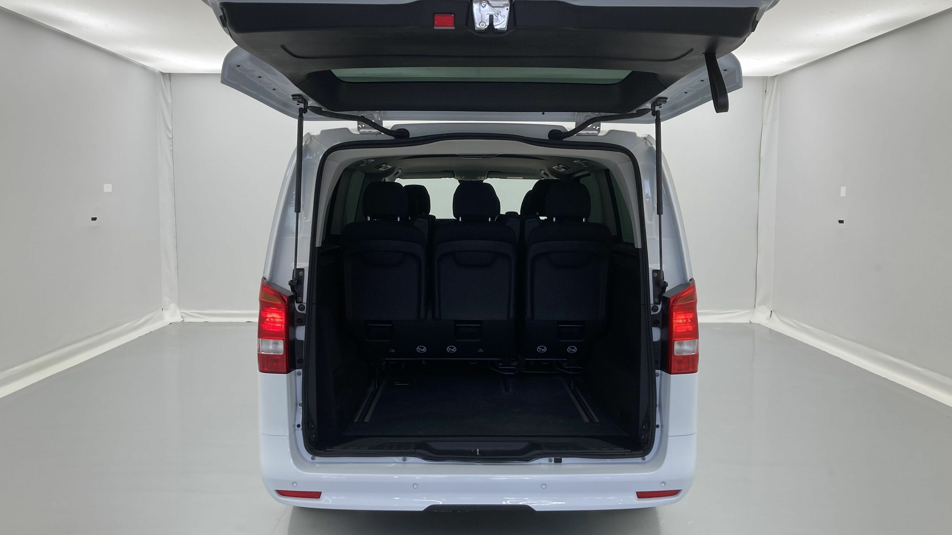 mercedes benz vito combi pro largo 114 CDI 136 G-TRONIC 2023 blanco arctic 24