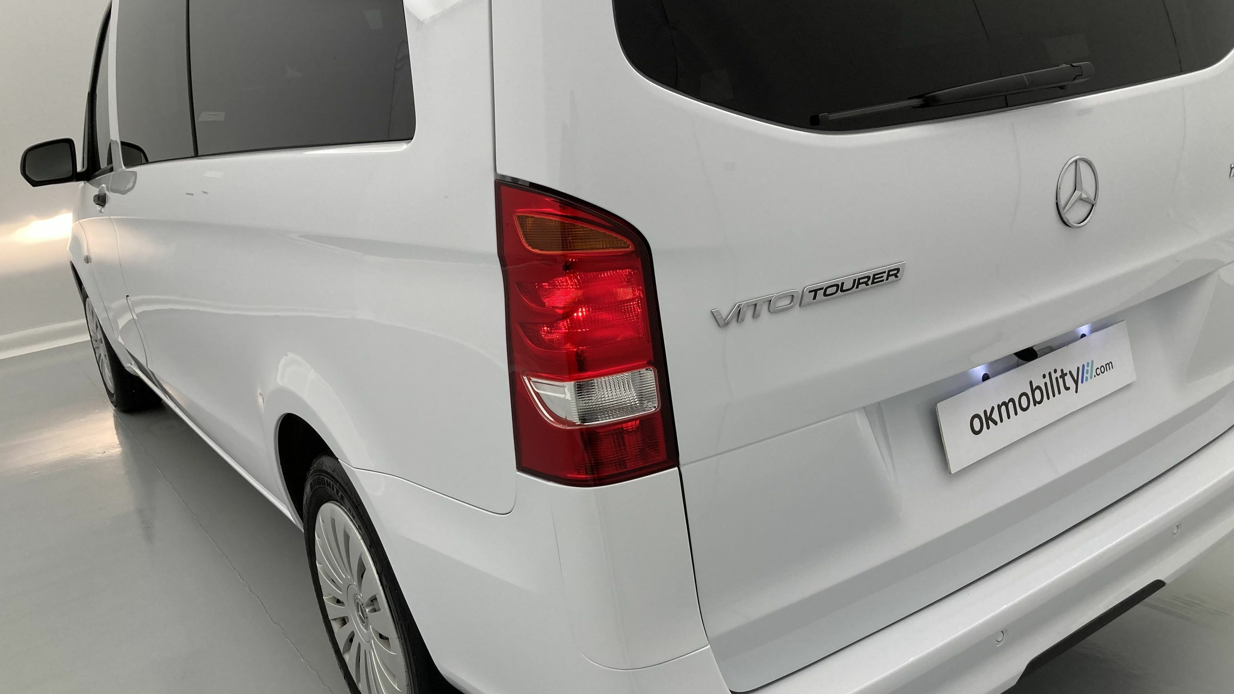mercedes benz vito combi pro largo 114 CDI 136 G-TRONIC 2023 blanco arctic 30